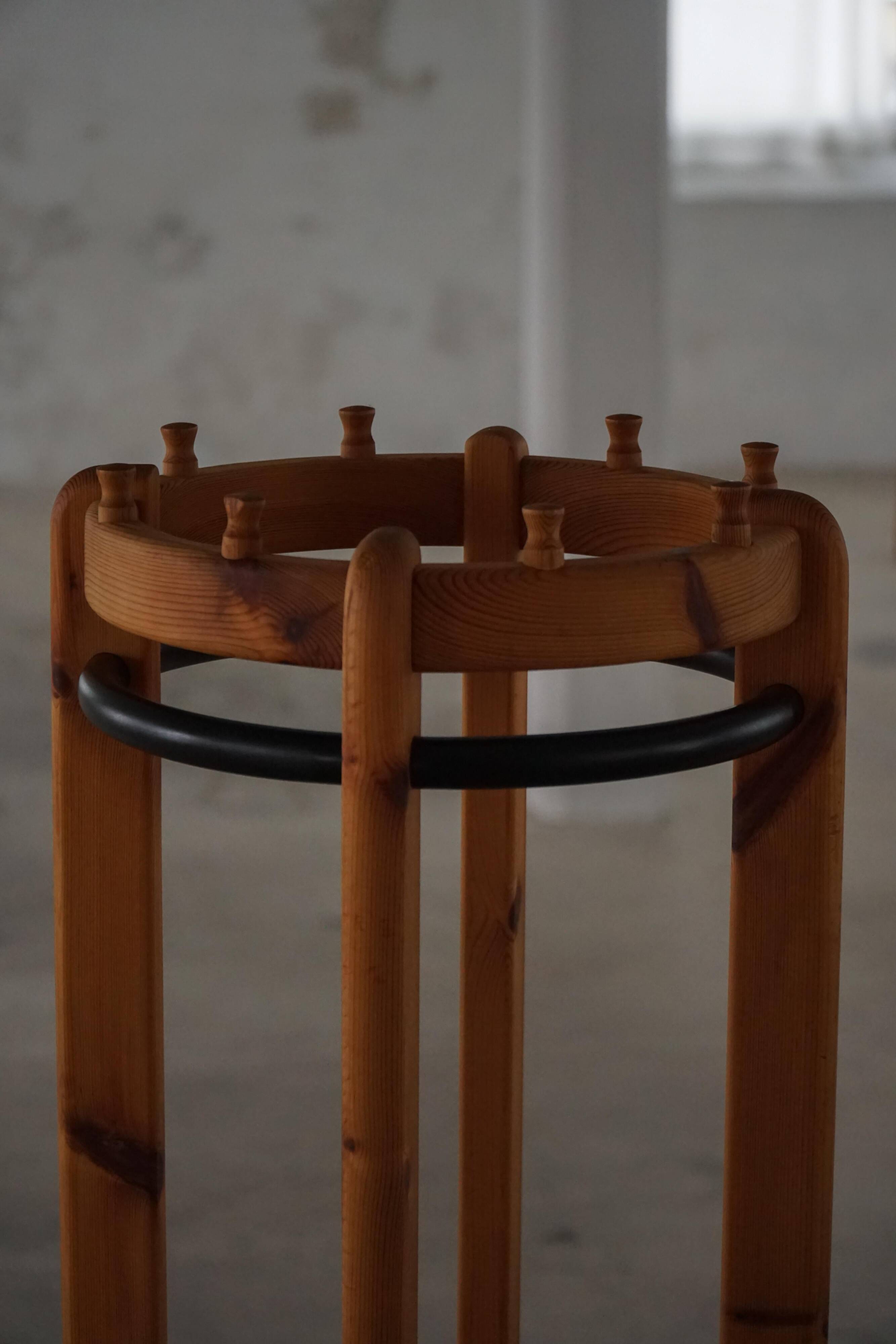 Modern Danish, brutalist round coat rack in solid pine, cylindrical shape, 1970s.