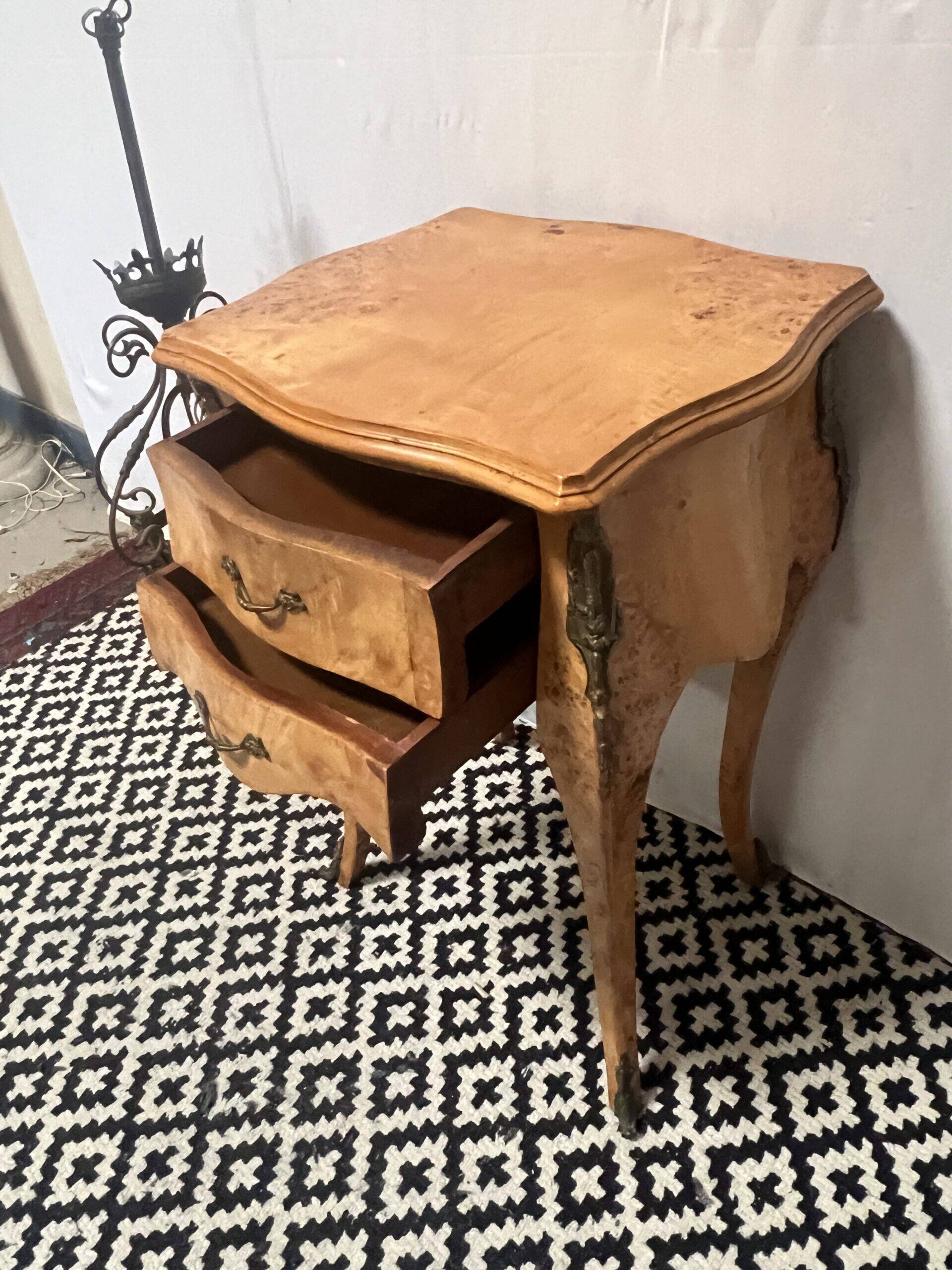 Small side table in burl wood veneer, Louis XV style, 20th century