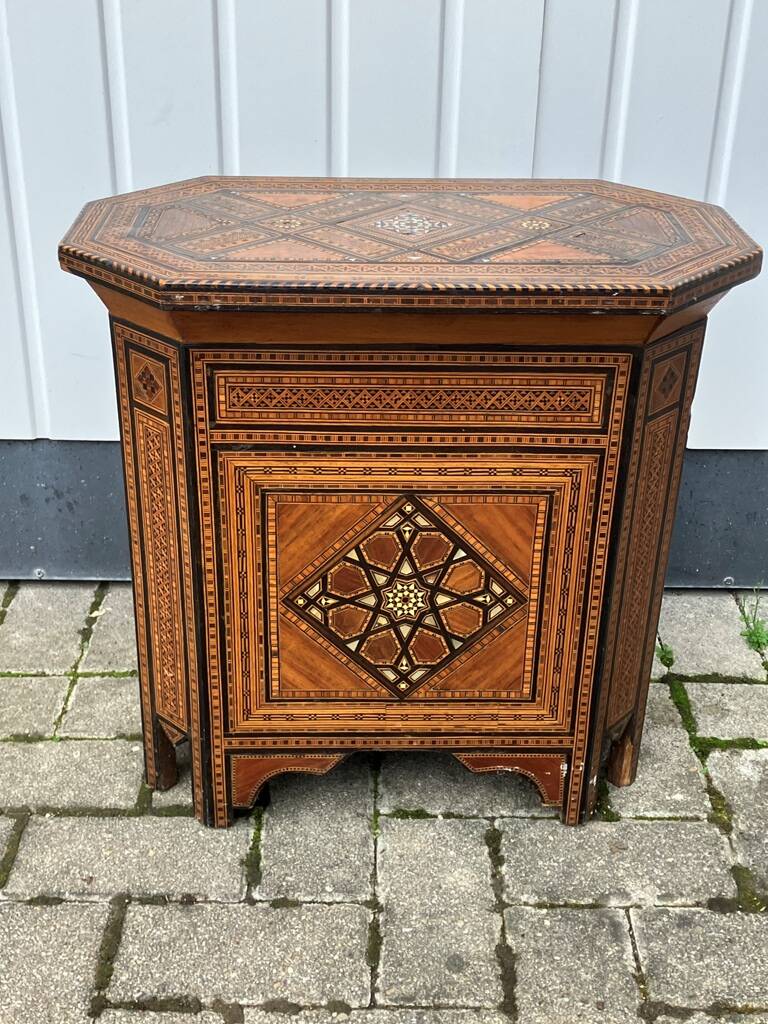 Orientalist coffee table from Syria, late 19th to early 20th century.