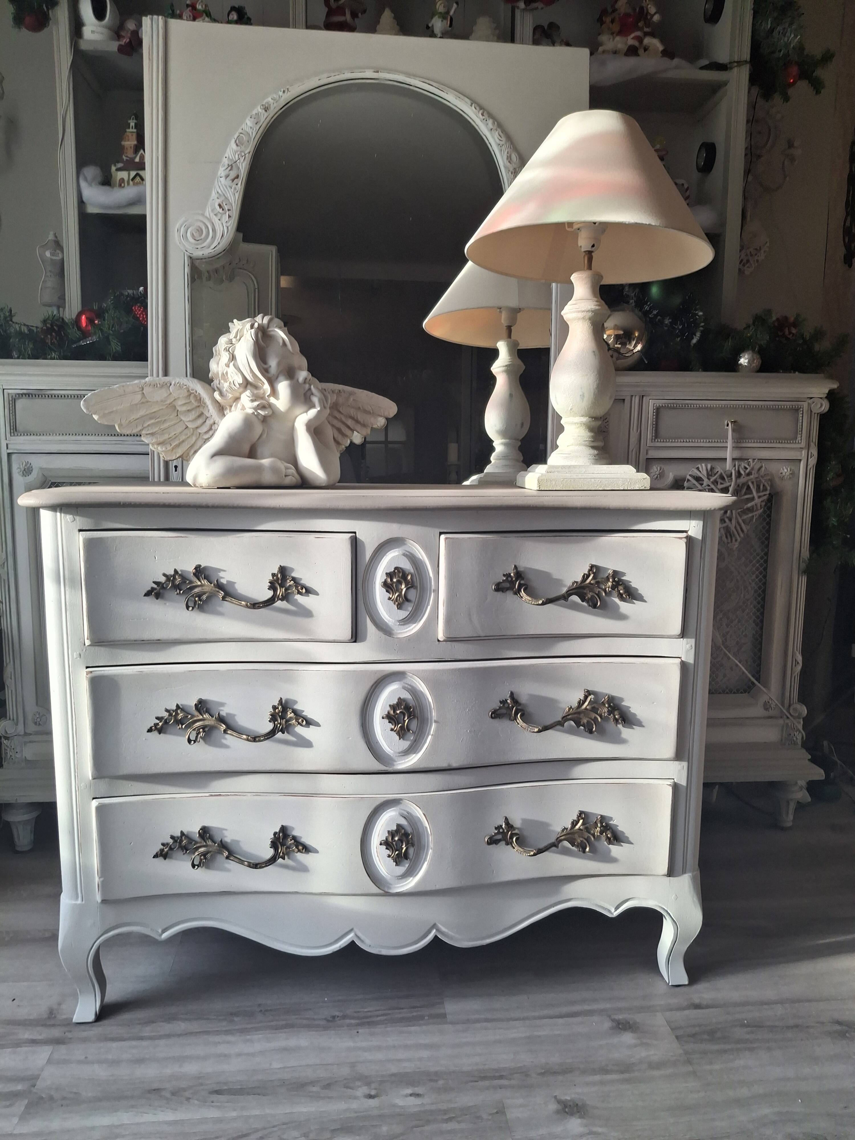 Louis XV style crossbow-shaped commode