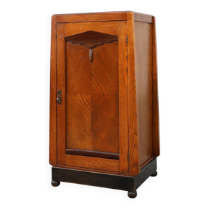 Cabinet en bois ou table