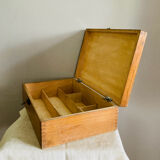Box with compartments from the 19th century, dovetail mountings, clasp present