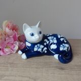 Statuette chat en porcelaine blanche et bleue Villeroy & Boch signé Gallo