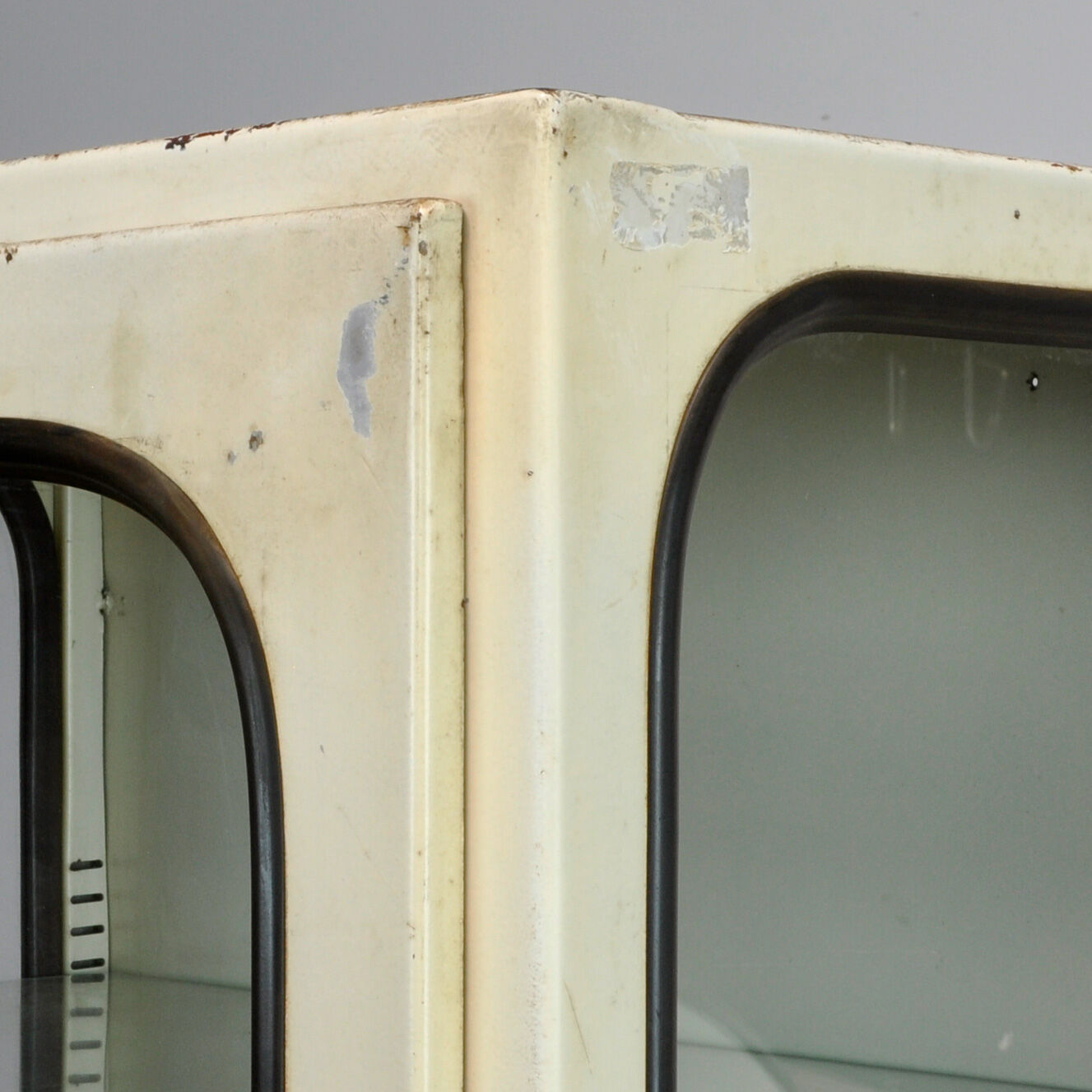 Vintage medical cabinet with five glass shelves, 1975
