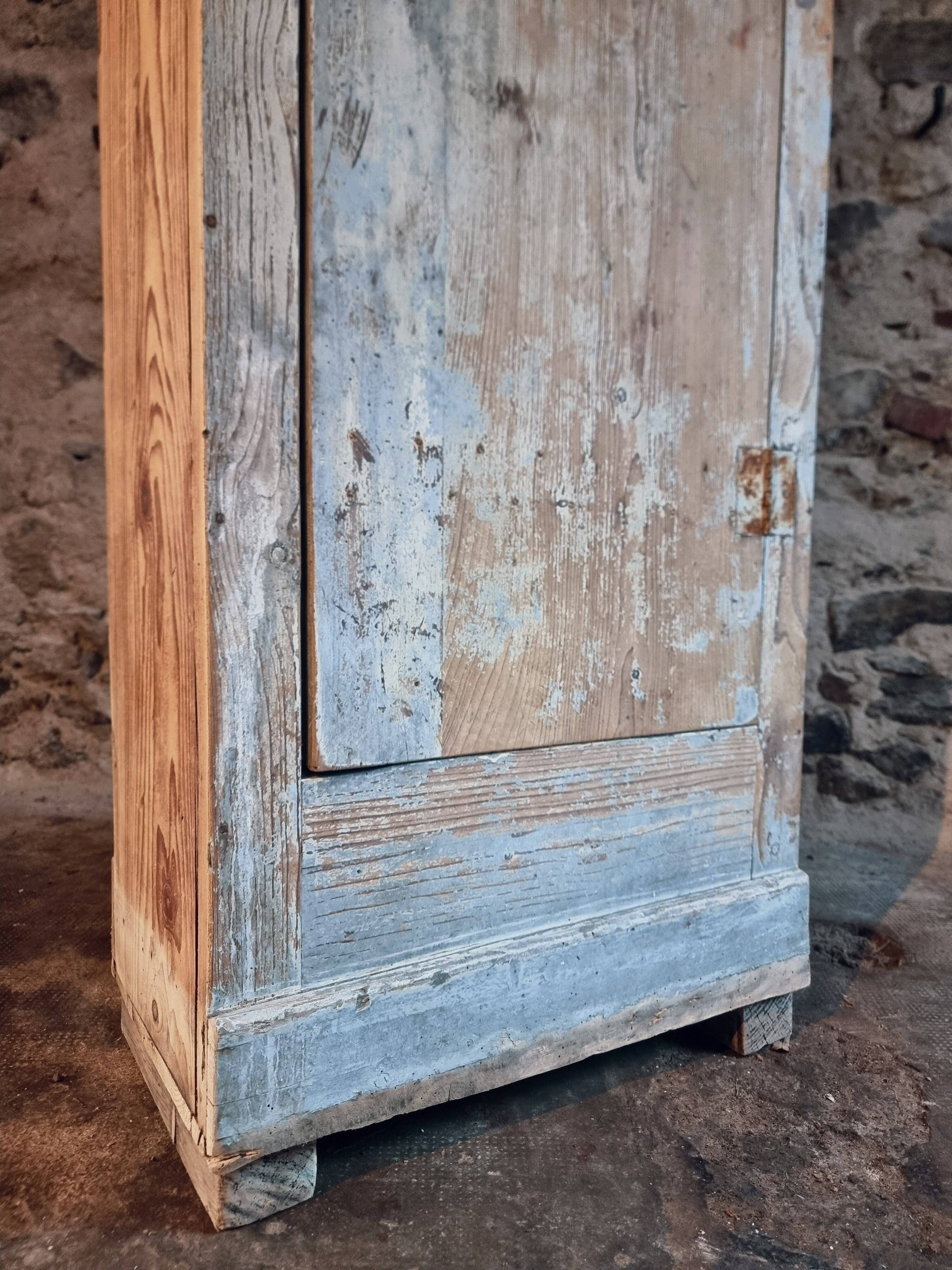Antique French workshop cupboard – 1900-1920 – Narrow bonnetière