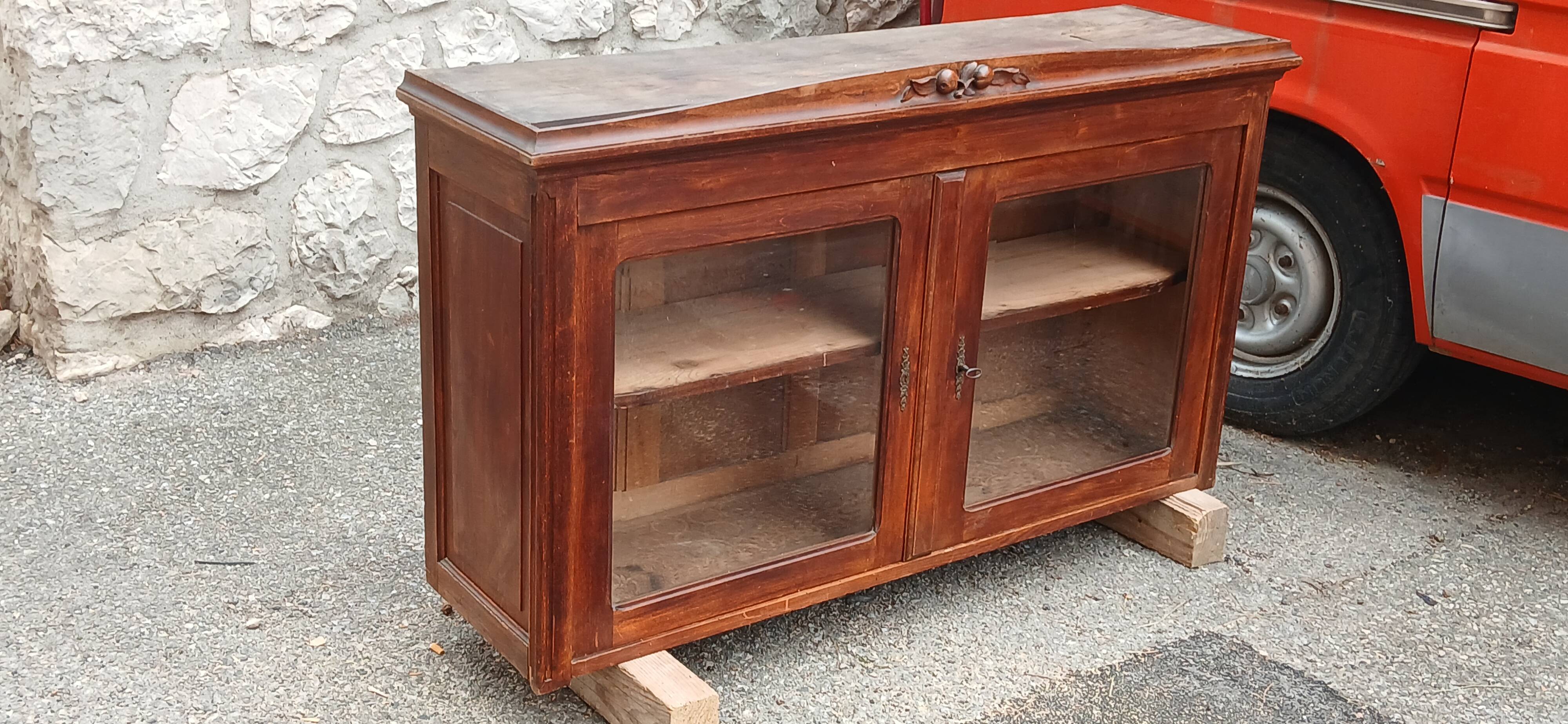 Dresser / display cabinet / sideboard top with beveled glass