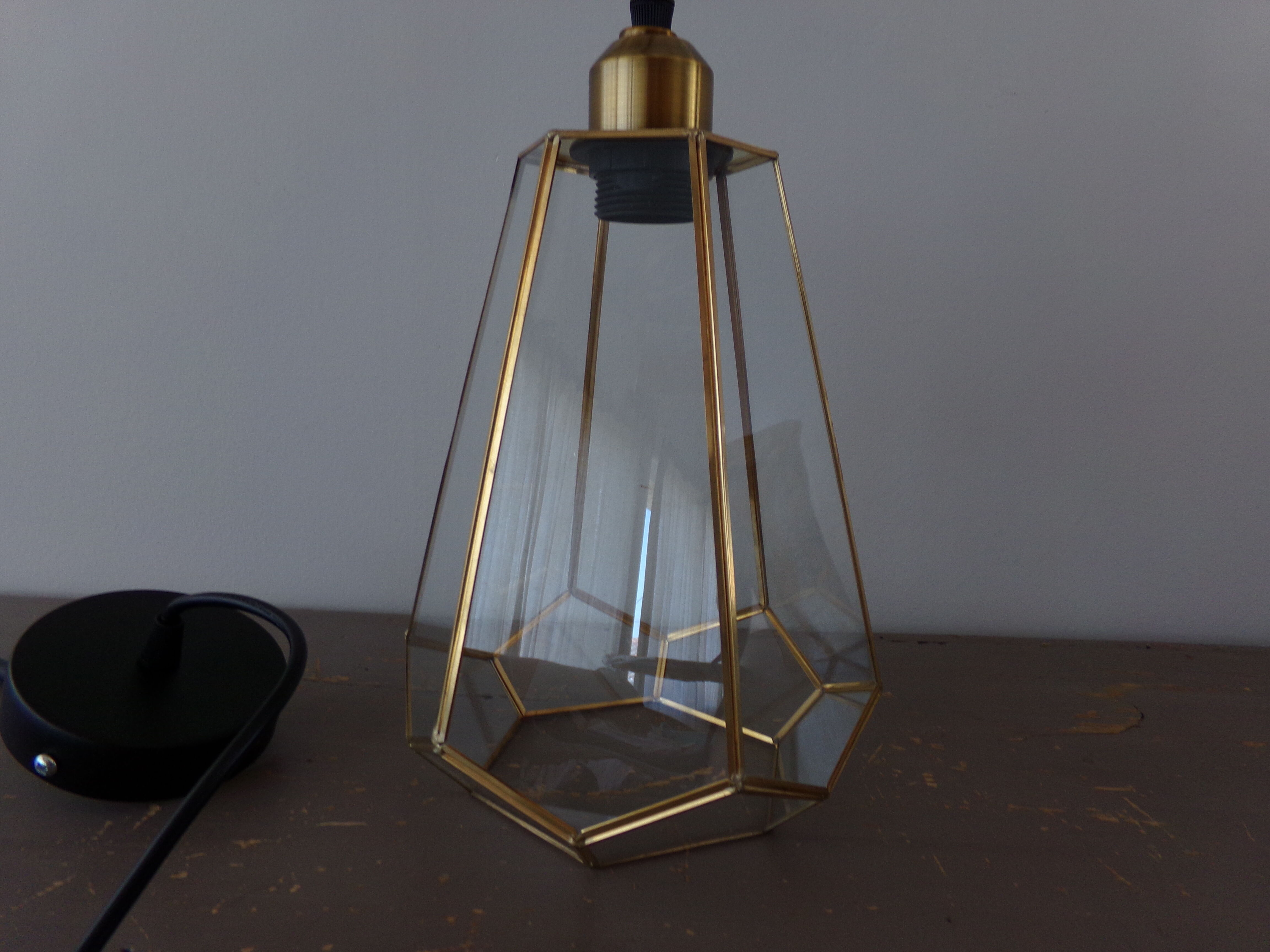 Suspension en verre et laiton doré