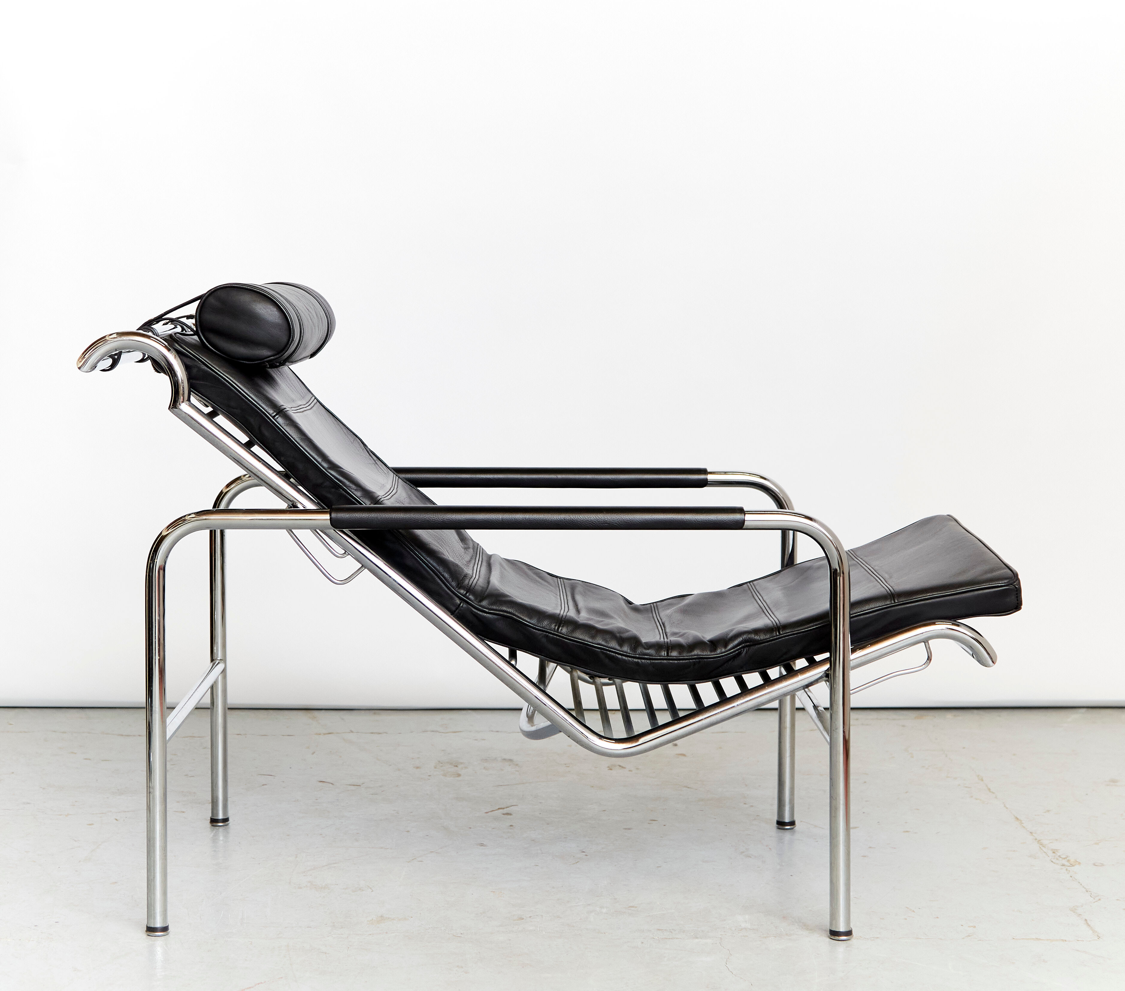 Gabriele Mucchi model Genni armchair & ottomane for Zanotta