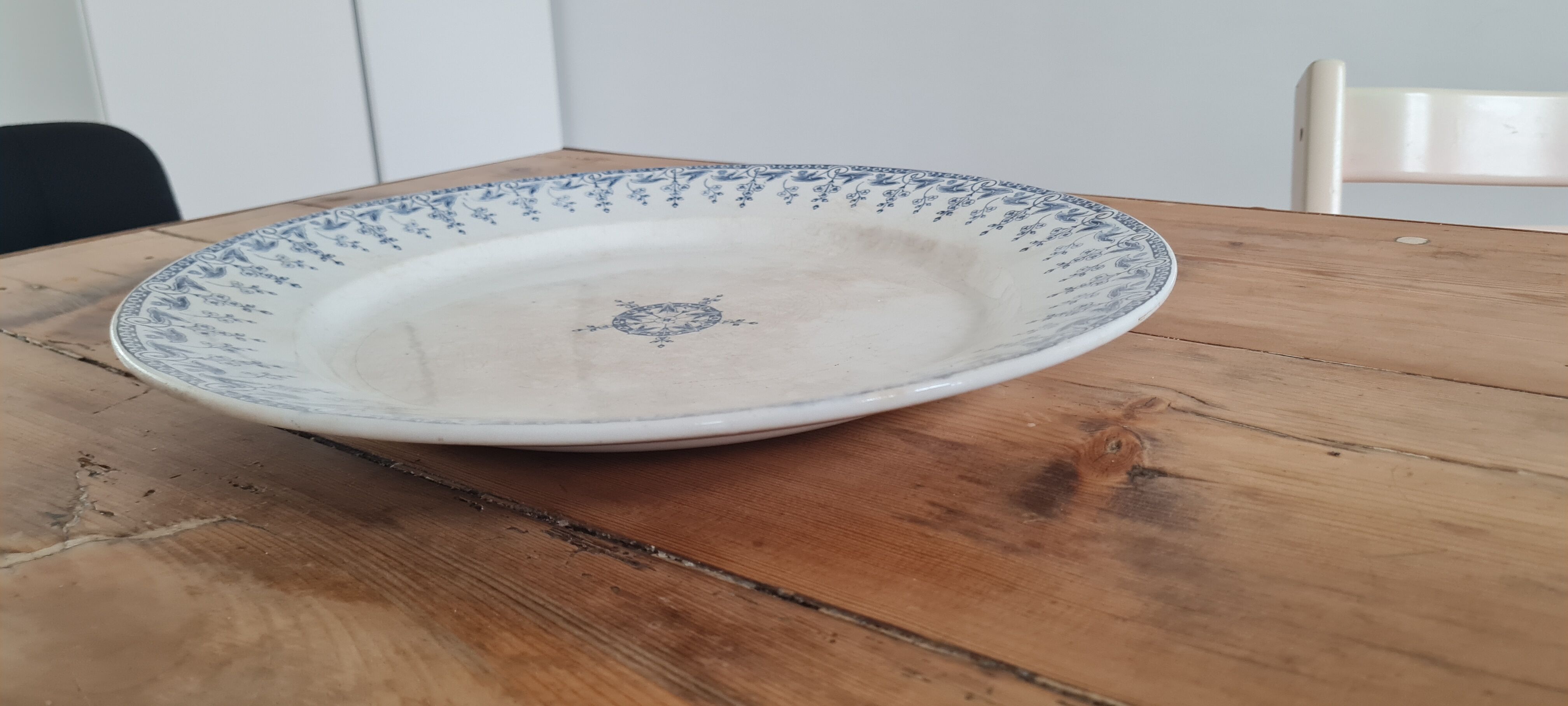 Round plate in iron earth