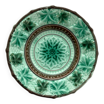Assiette ancienne en barbotine Schramberg Villeroy et Boch fin 19eme