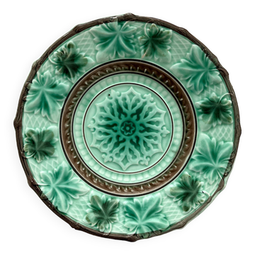 Assiette ancienne en barbotine Schramberg Villeroy et Boch fin 19eme