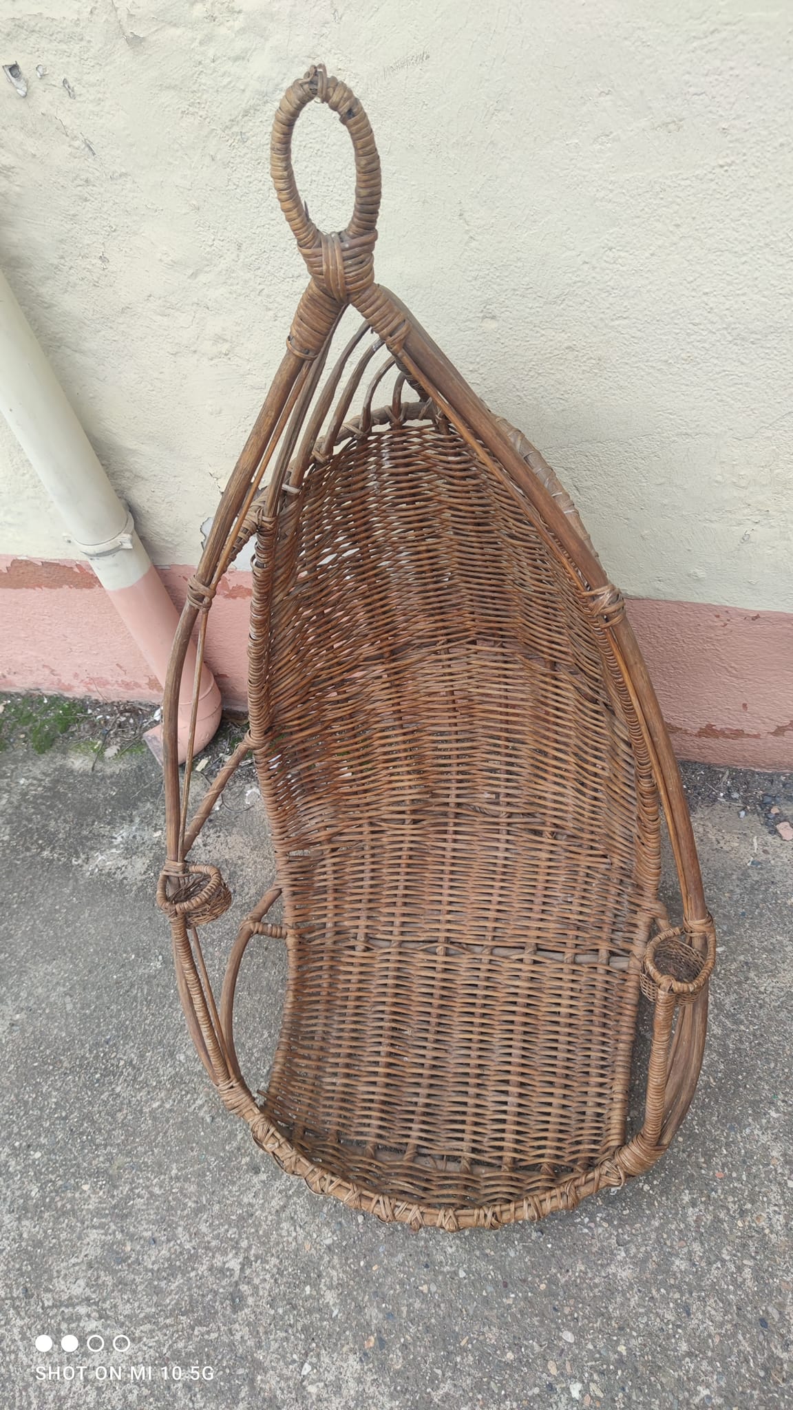 Rattan hanging egg chair