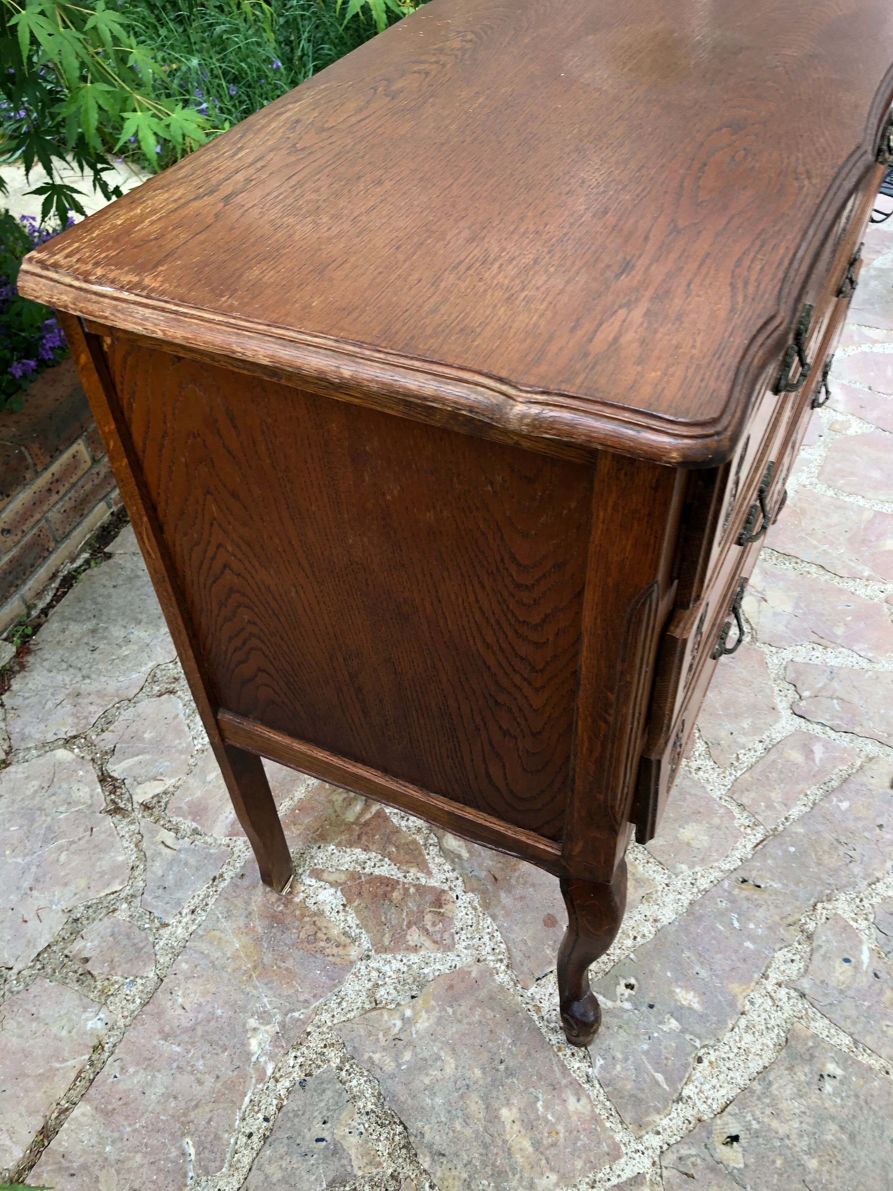 Dresser three drawers
