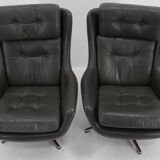 Ensemble de deux fauteuils à bascule pivotants en cuir du milieu du siècle, Peem, Finlande, 1970