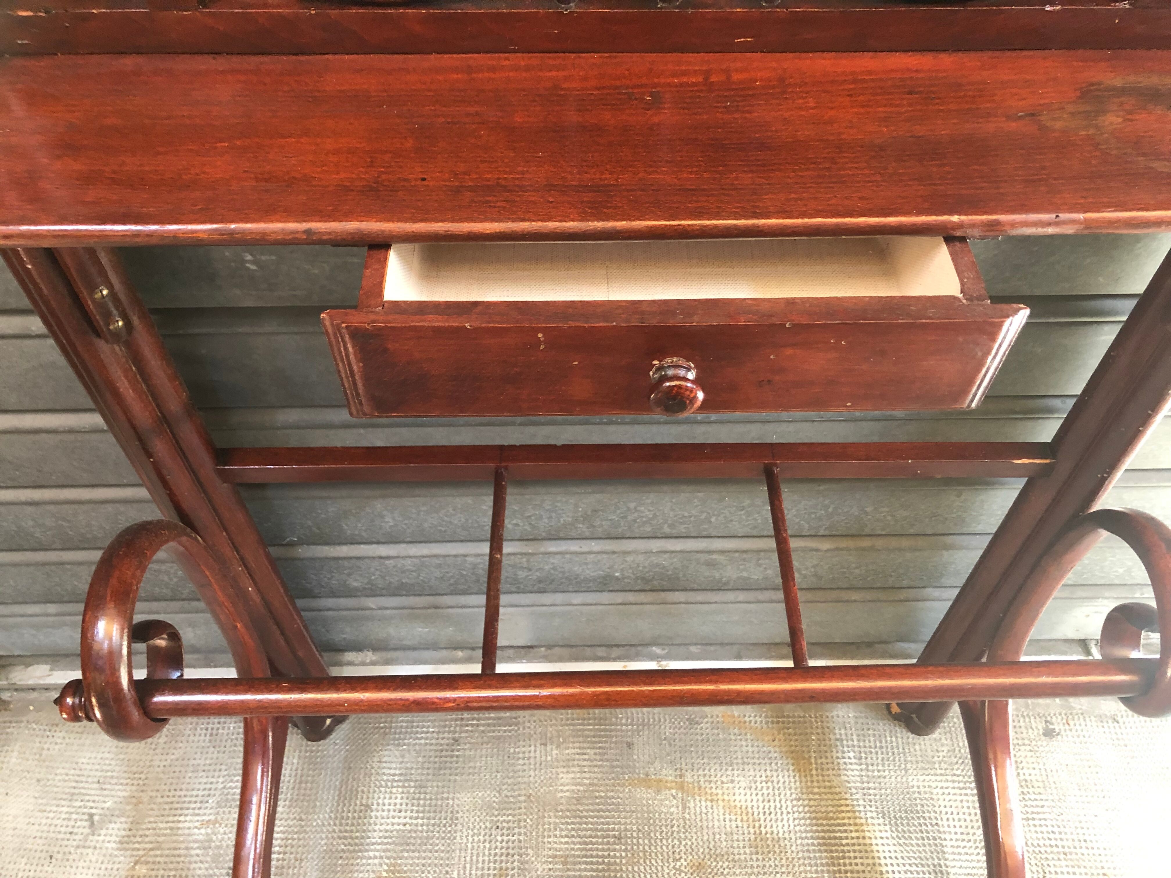 Wall coat rack in curved wood 1900 mahogany color