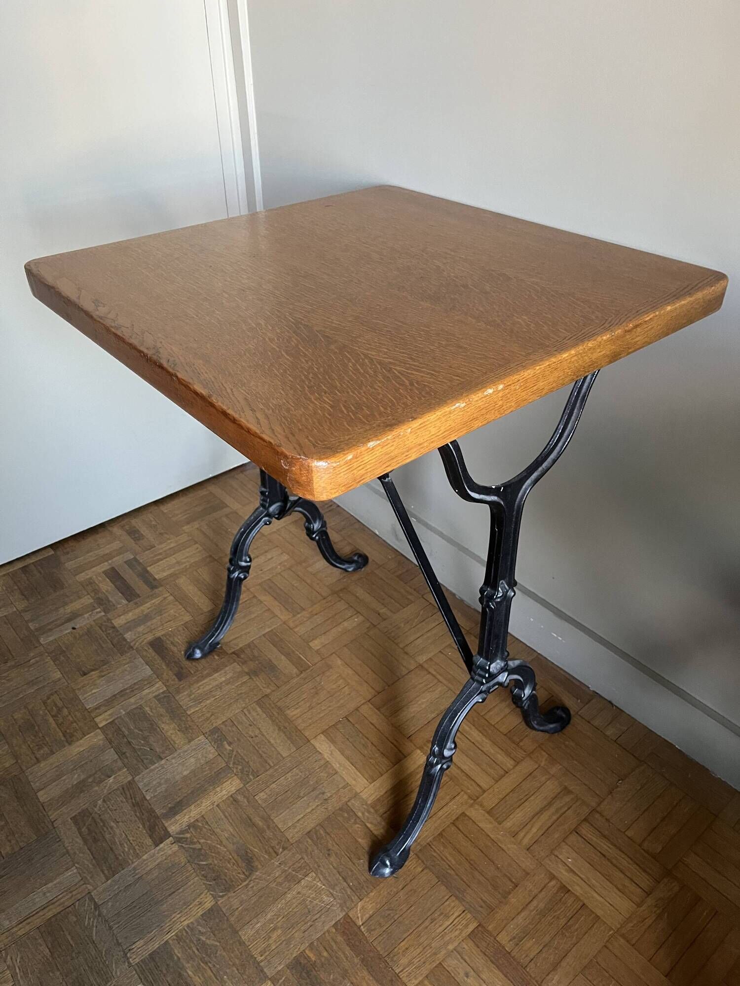 Superb square table made of solid oak from the 1960s, with a cast iron bistro base.