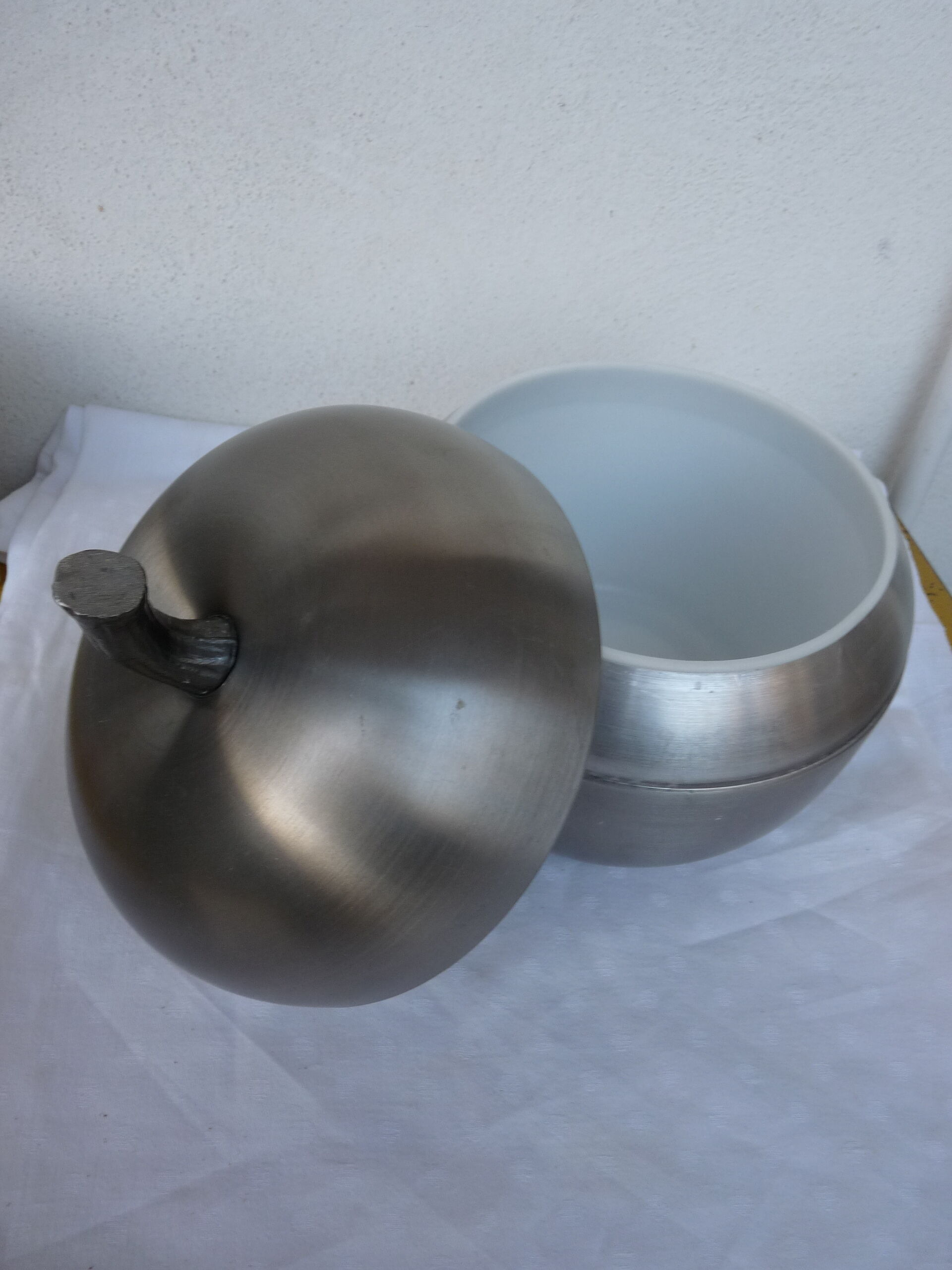 Vintage brushed aluminum apple ice bucket 70