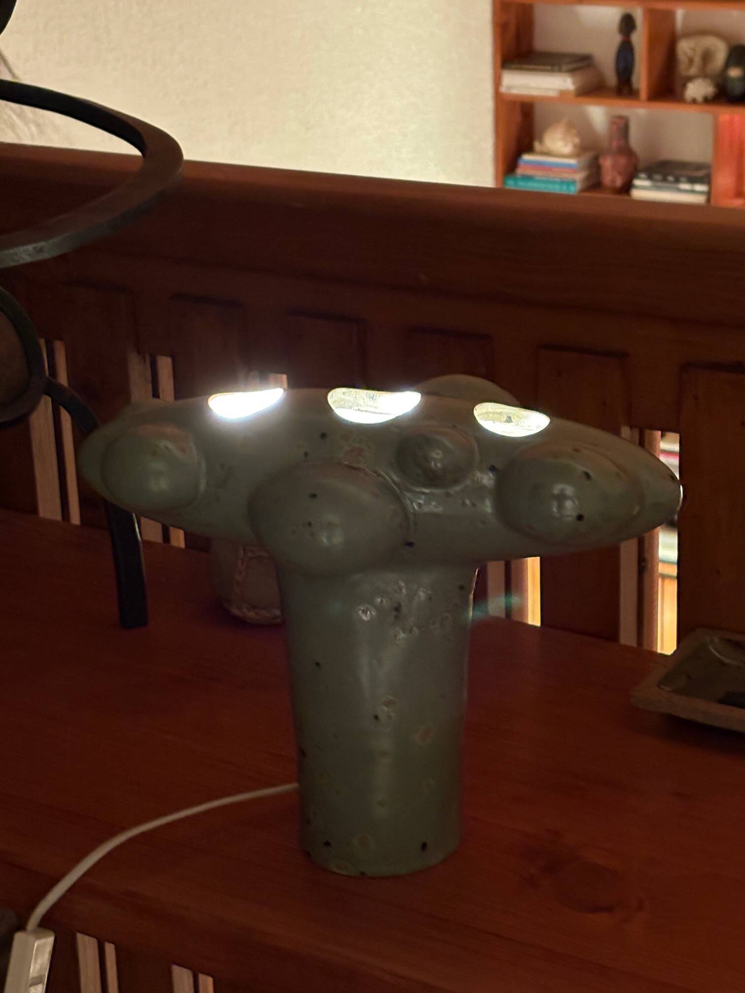 Organic sculptural accent lamp in green ceramic