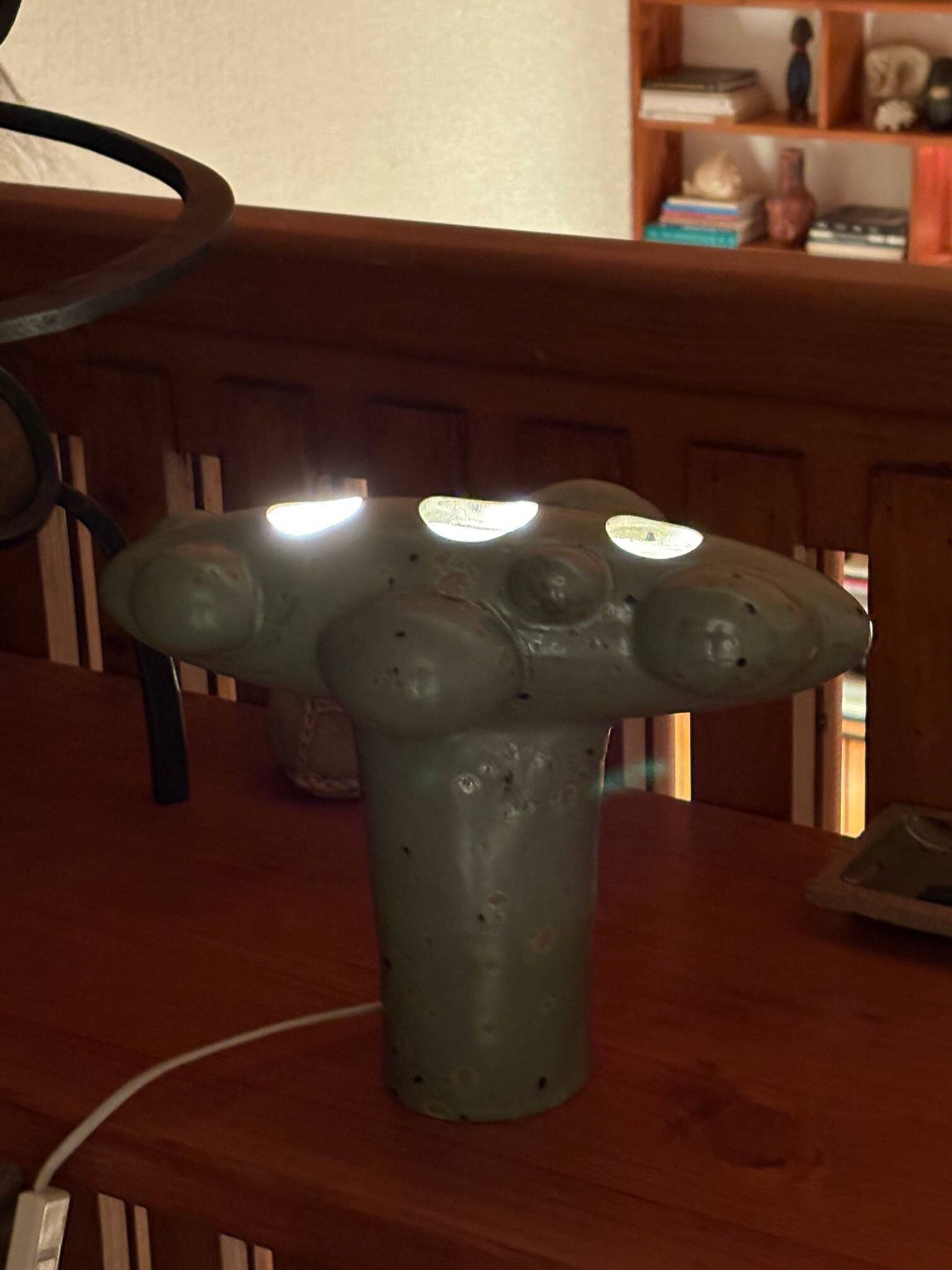 Organic sculptural accent lamp in green ceramic