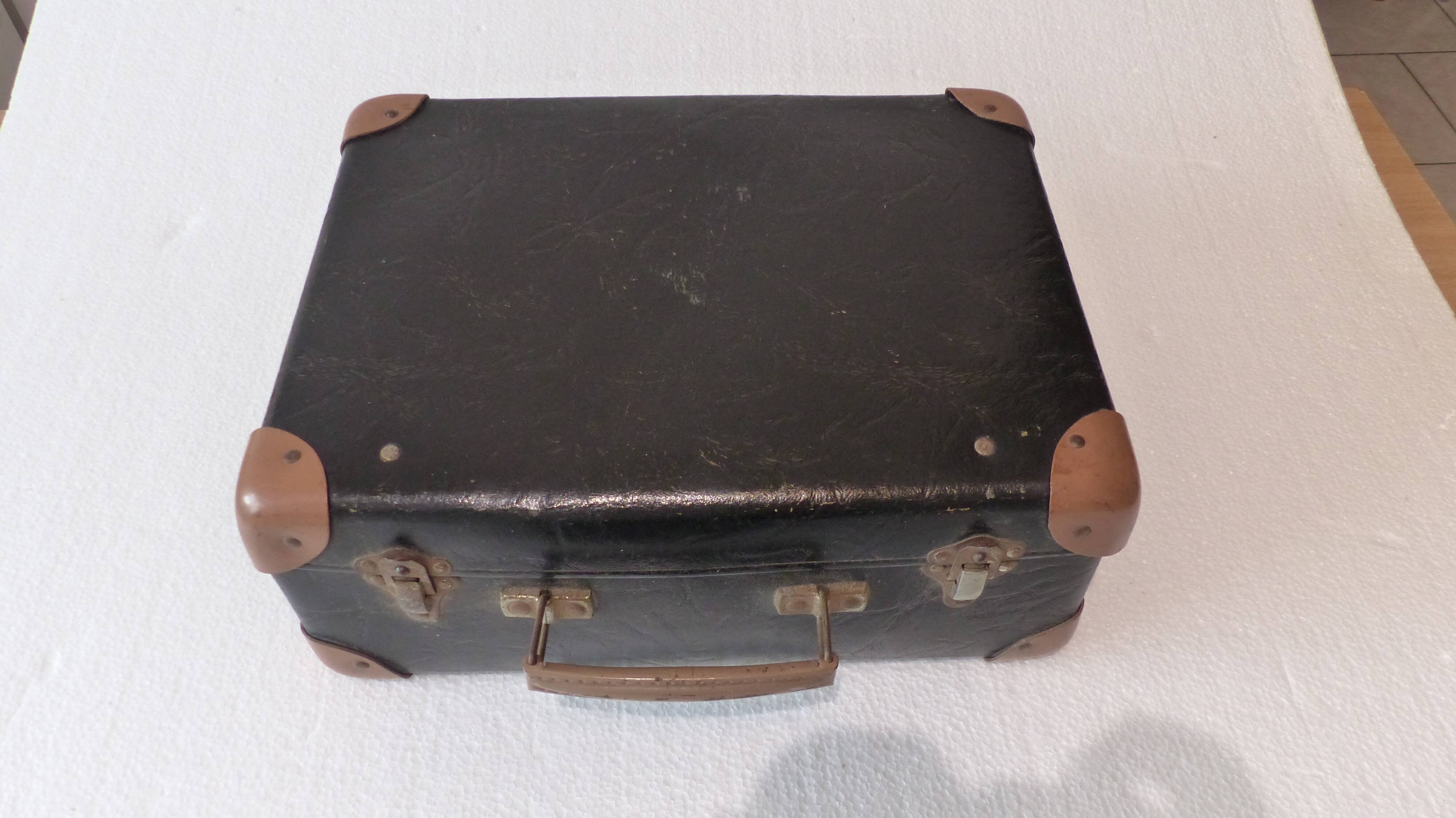 Picnic suitcase