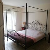 Four-poster bed