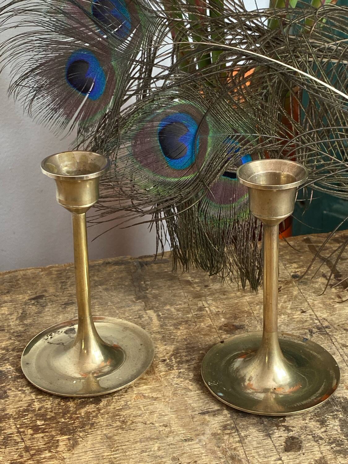 Pair of candlesticks, minimalist design in brass