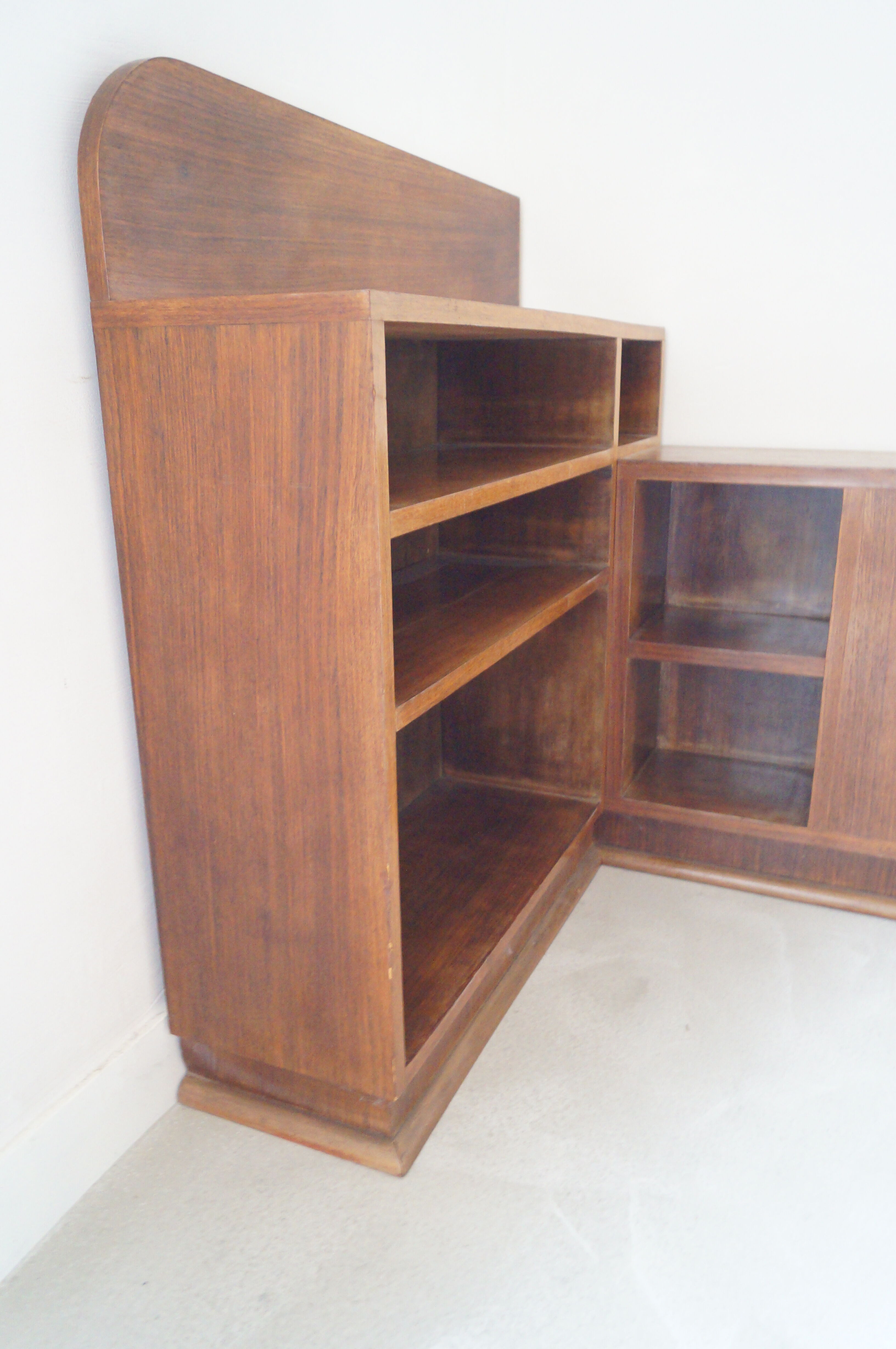 Art-Deco corner library 1930