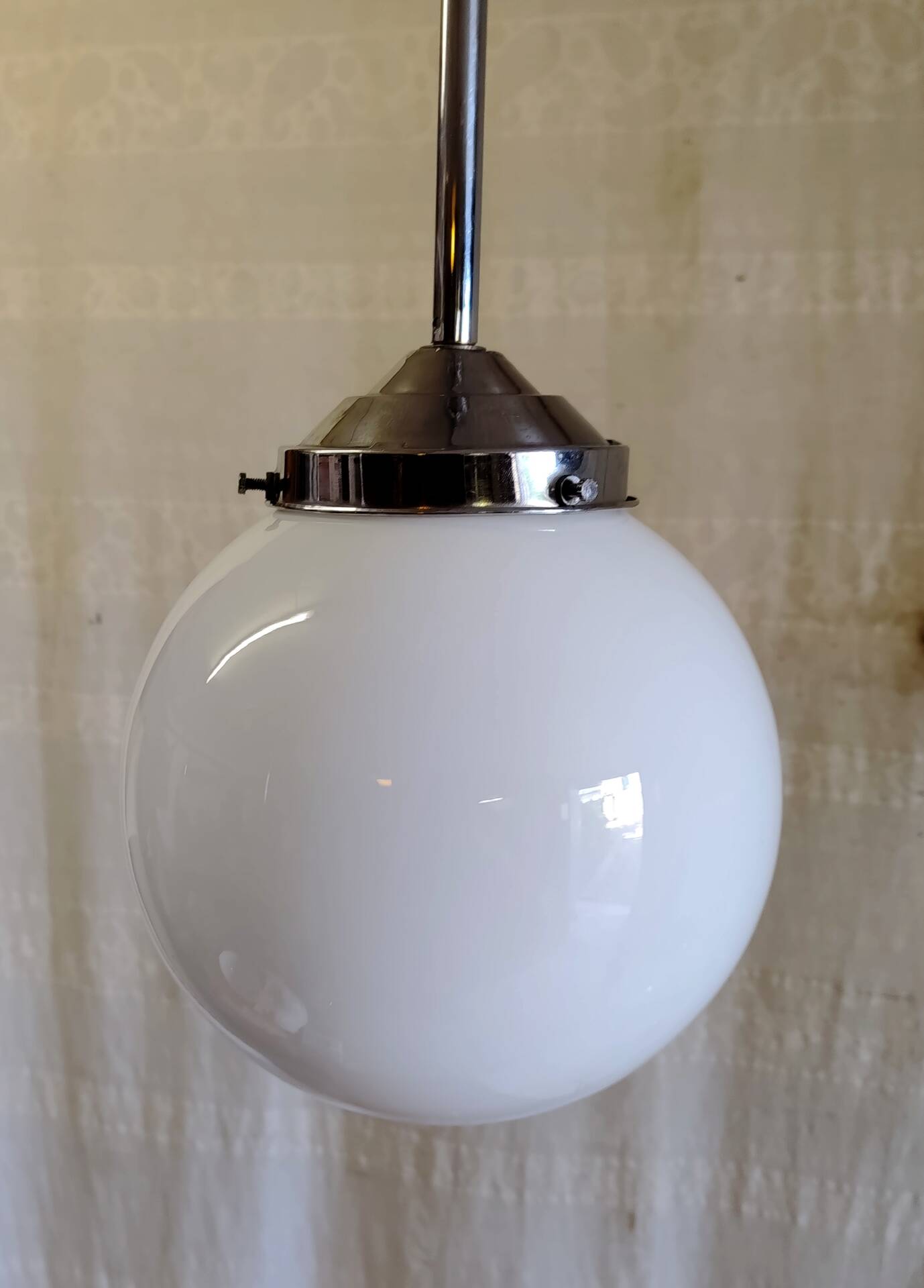 Suspension Art-déco globe opaline - mid. XXeme