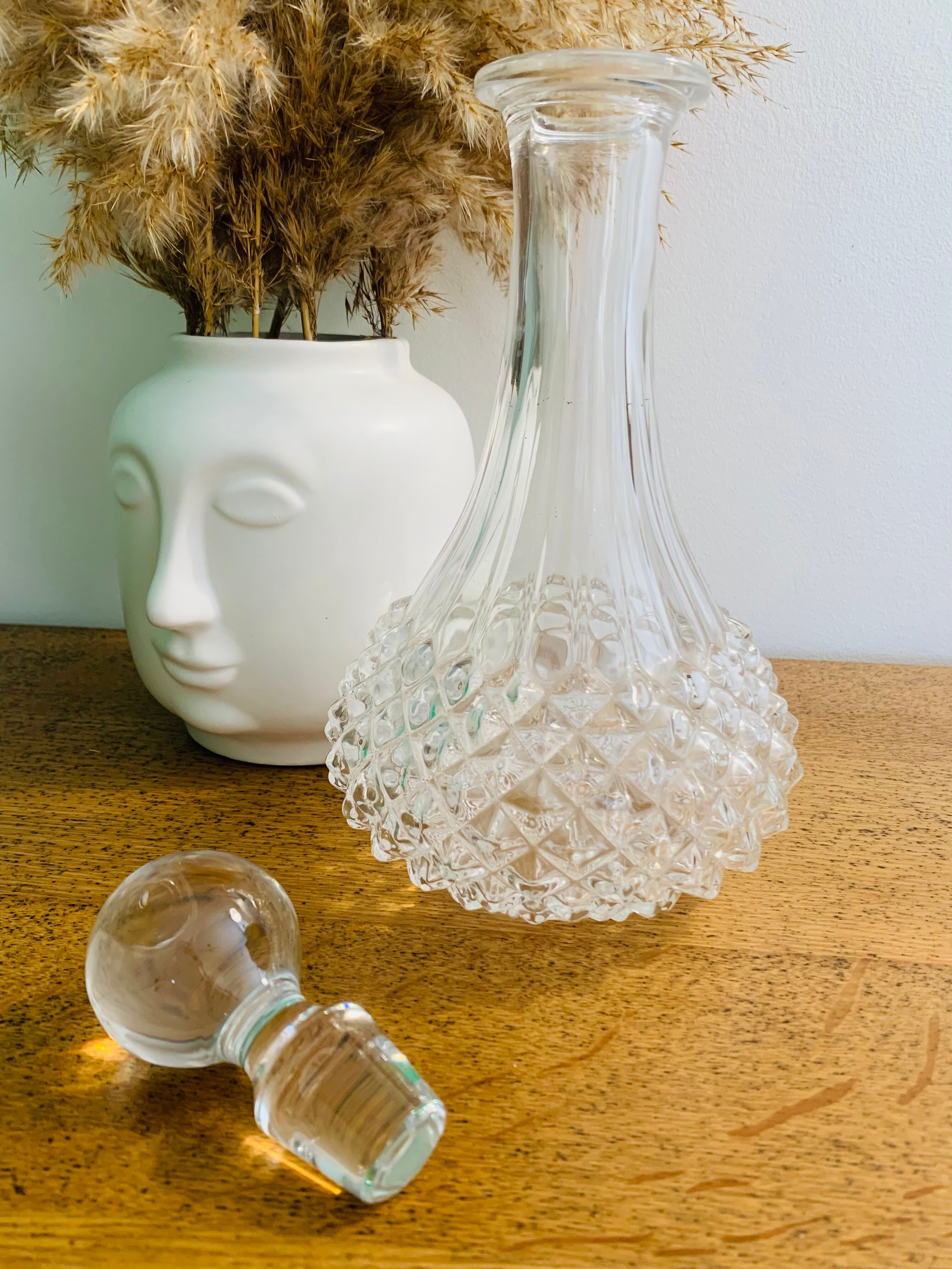 Glass decanter and stopper thereof