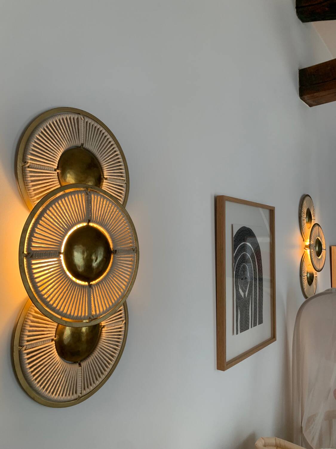 Wall lamp in gilded iron and rope