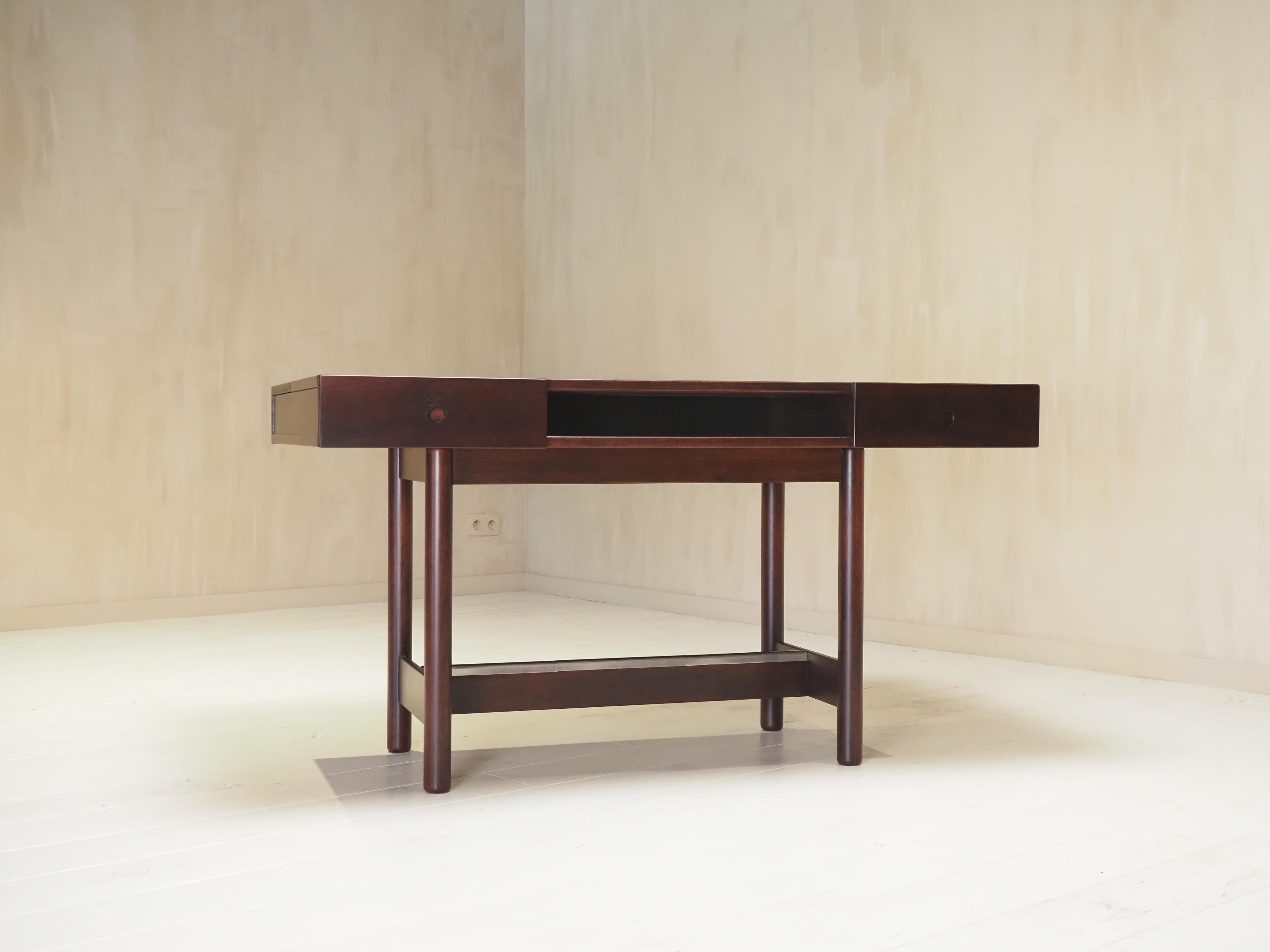 Italian desk in the style of Bernini, Italy 1970s.
