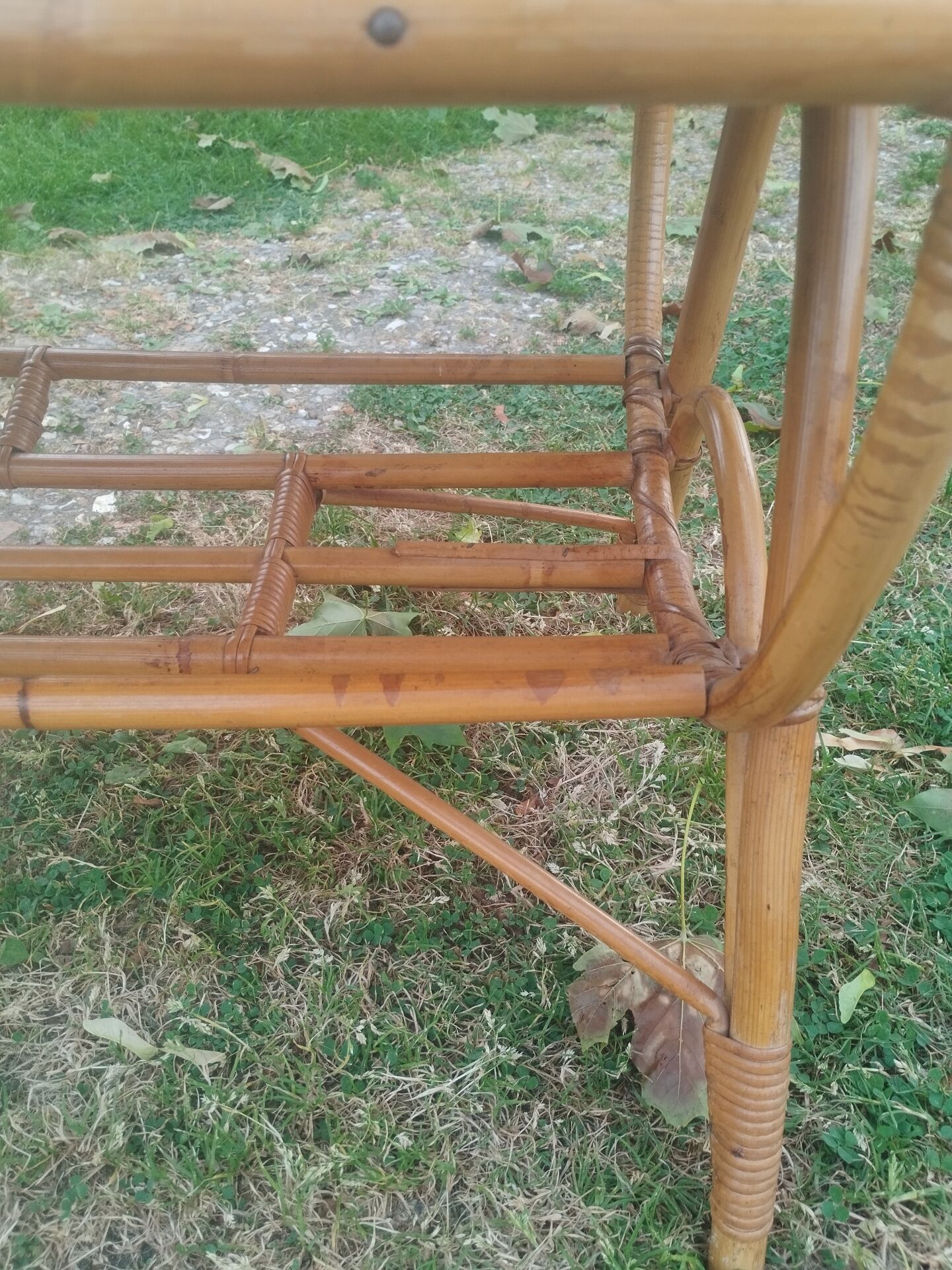 Table basse ancien en rotin vintage
