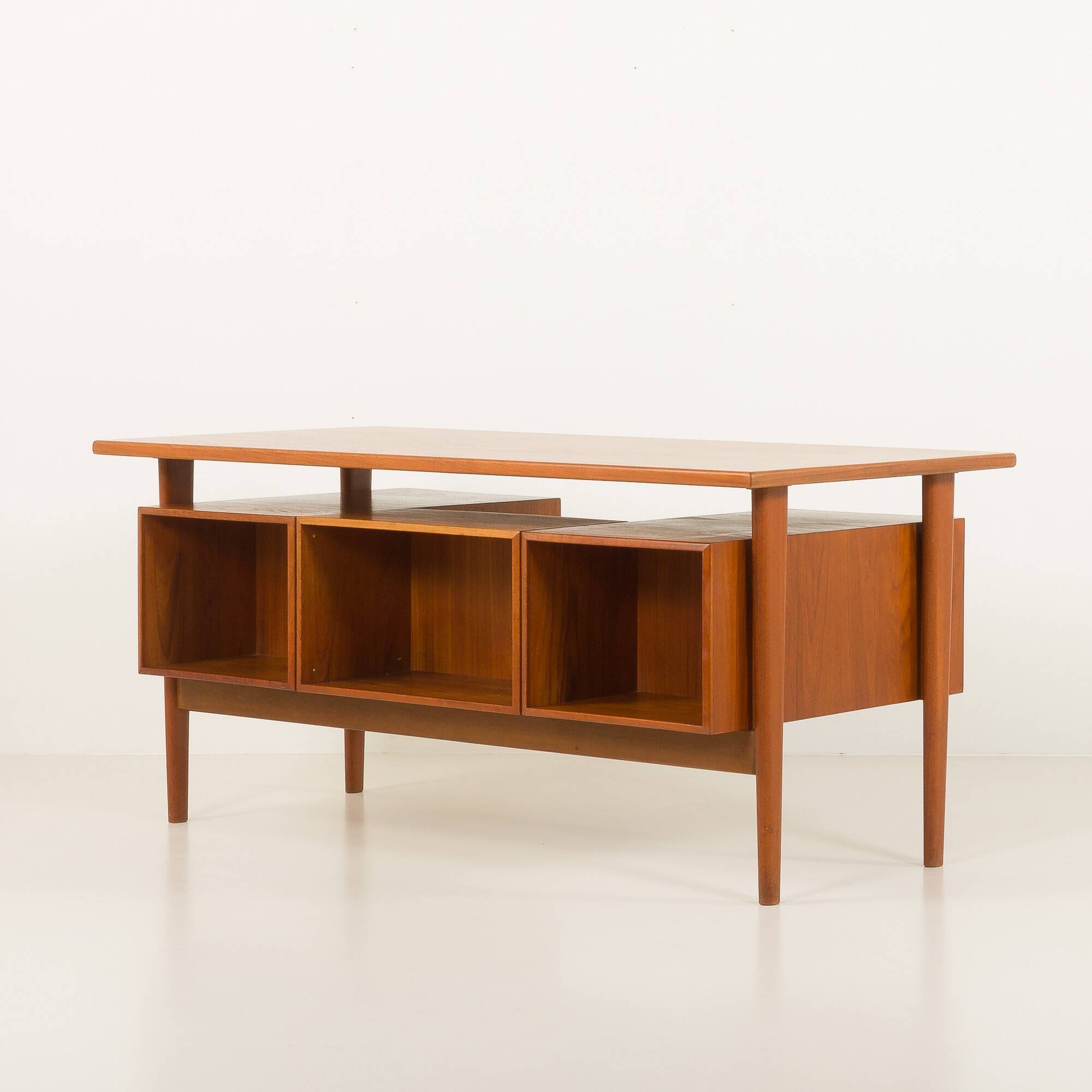Bureau de direction danois en teck attribué à Kai Kristiansen, années 1960