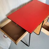 Teen desk and its chair