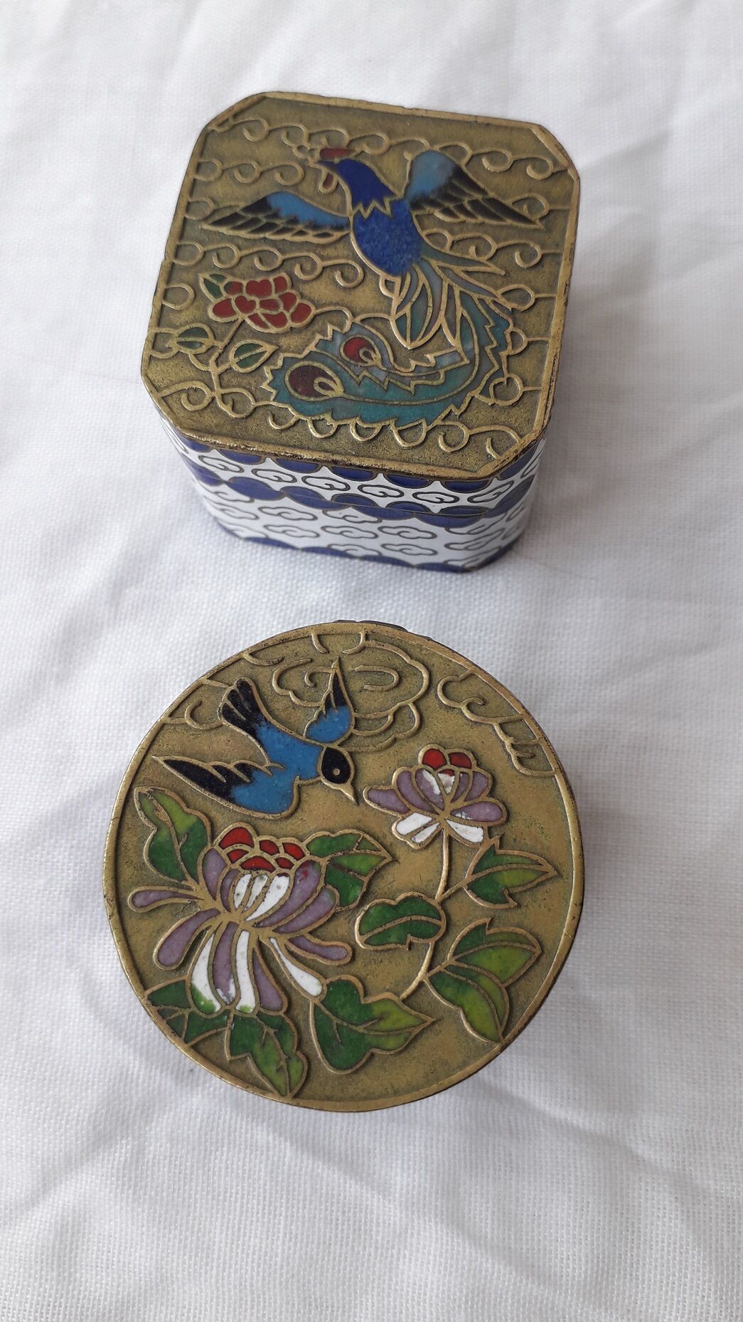 Partitioned miniature boxes