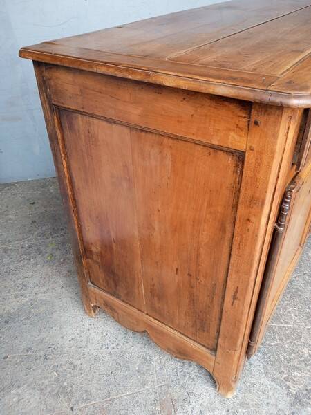 Regional buffet from the 18th century in blond cherry