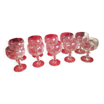 Series of 10 glass cups