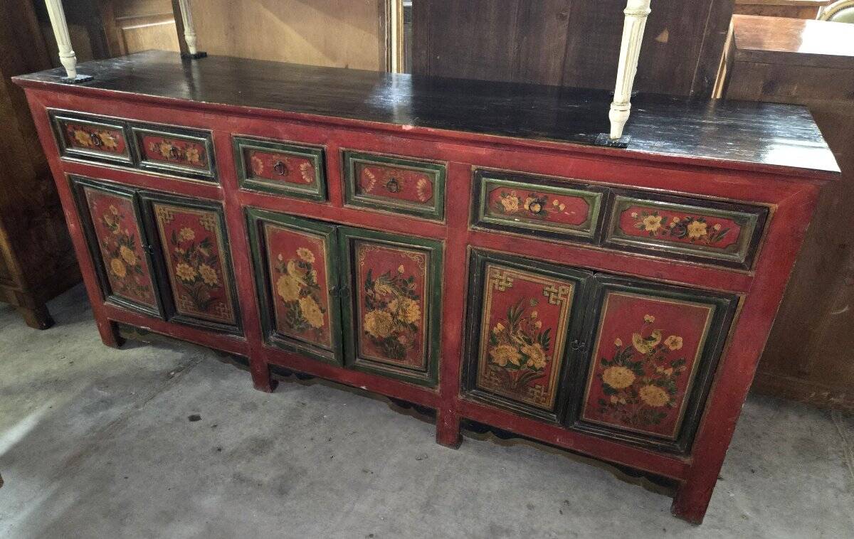 Asia 19th century: Very large lacquered wooden enfilade.