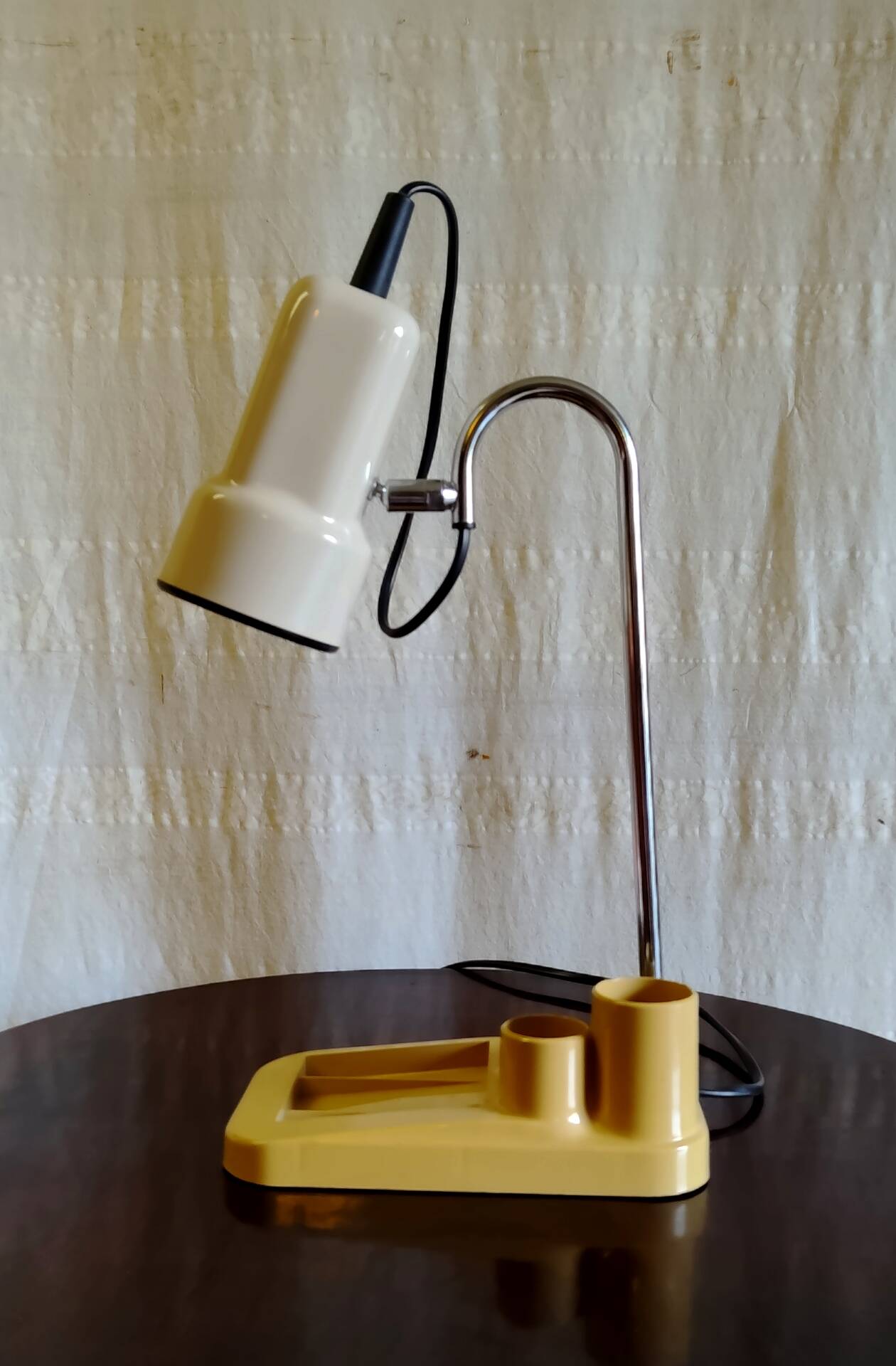 Articulated desk lamp - 80's design