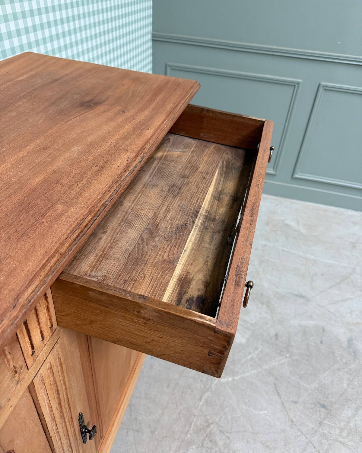 Vintage buffet (renovated)