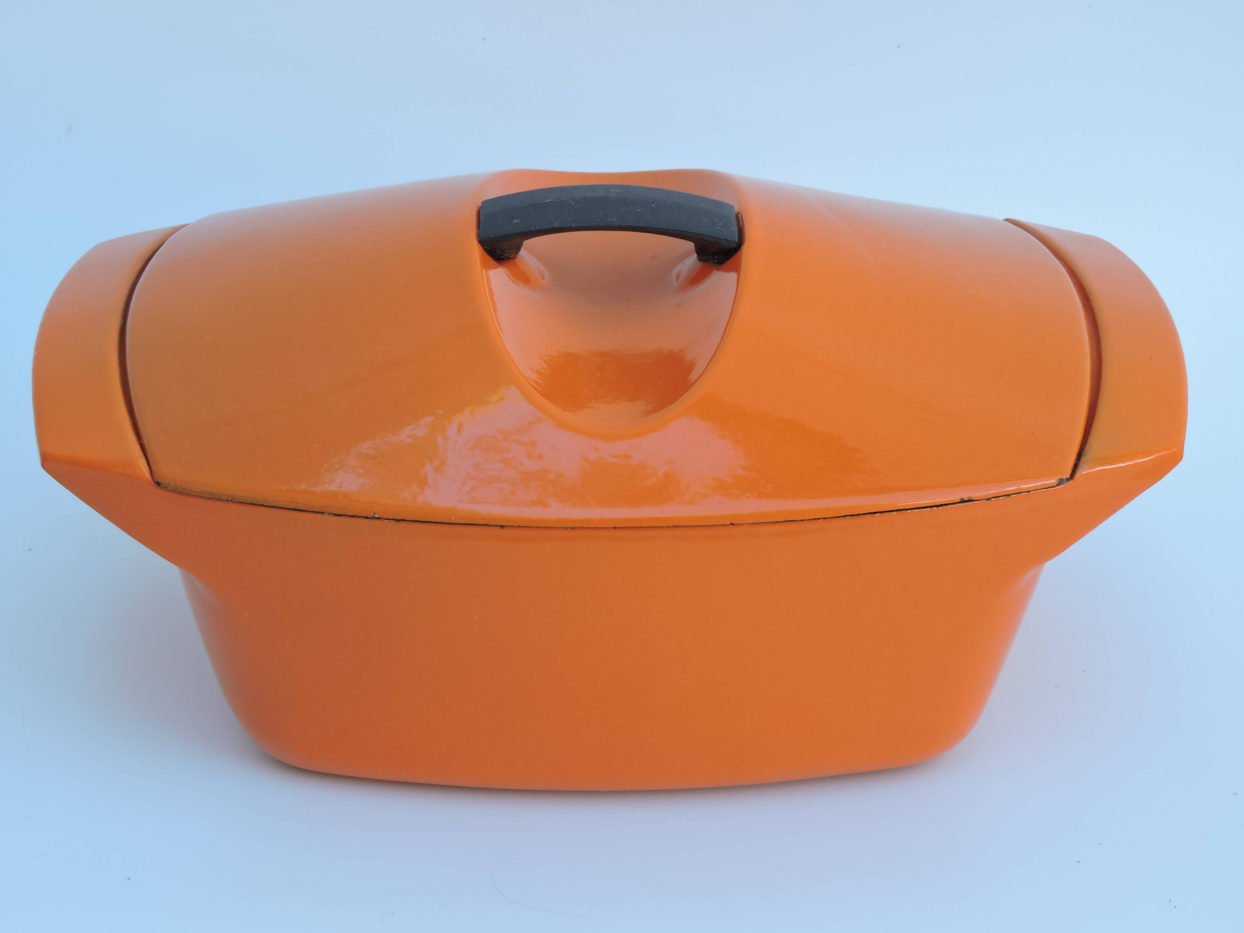 Enamelled cast iron casserole Le Creuset 4L5 designed by Raymond Loewy Vintage
