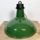 Lampe à suspension industrielle en émail vert, années 1960