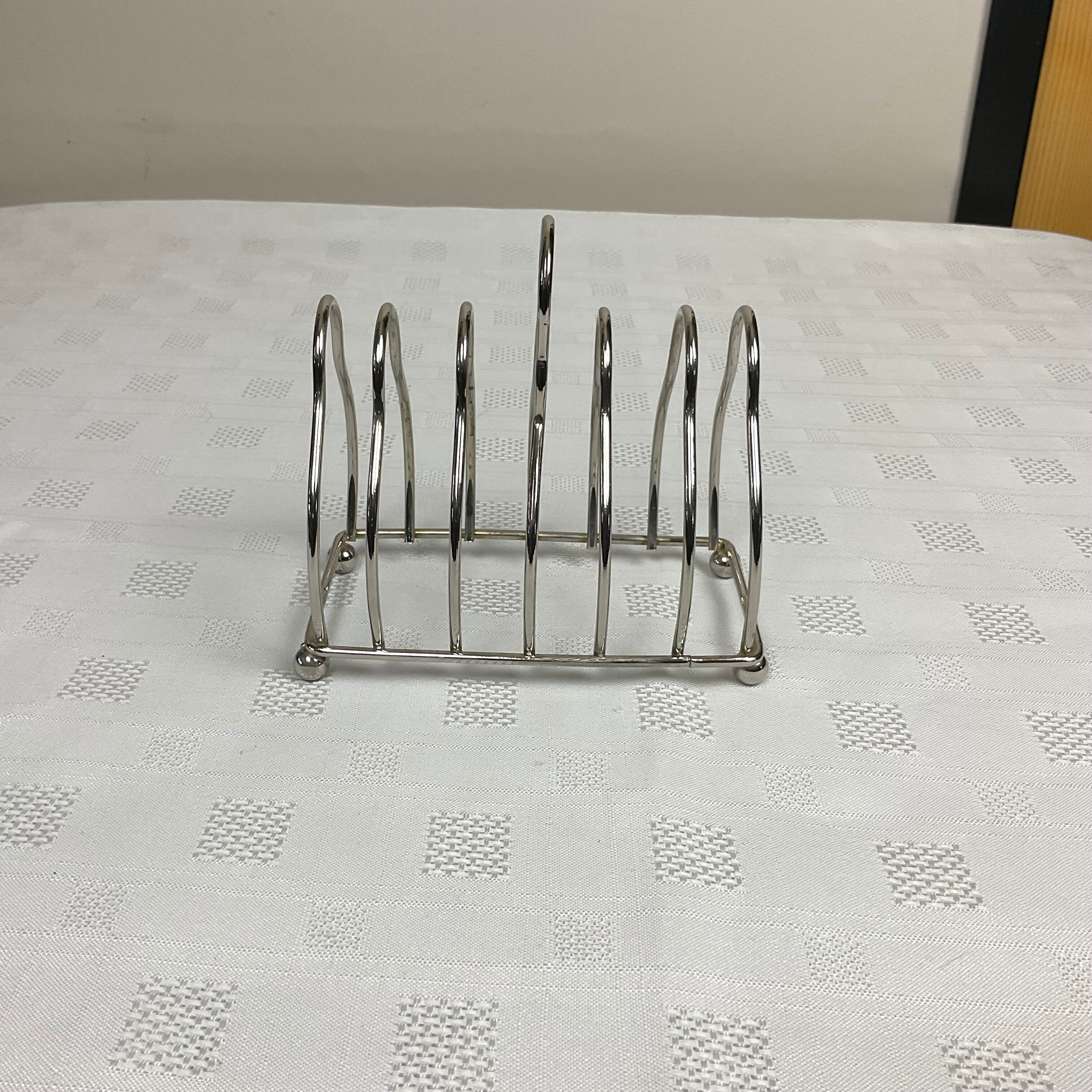 Toast holder in silver metal
