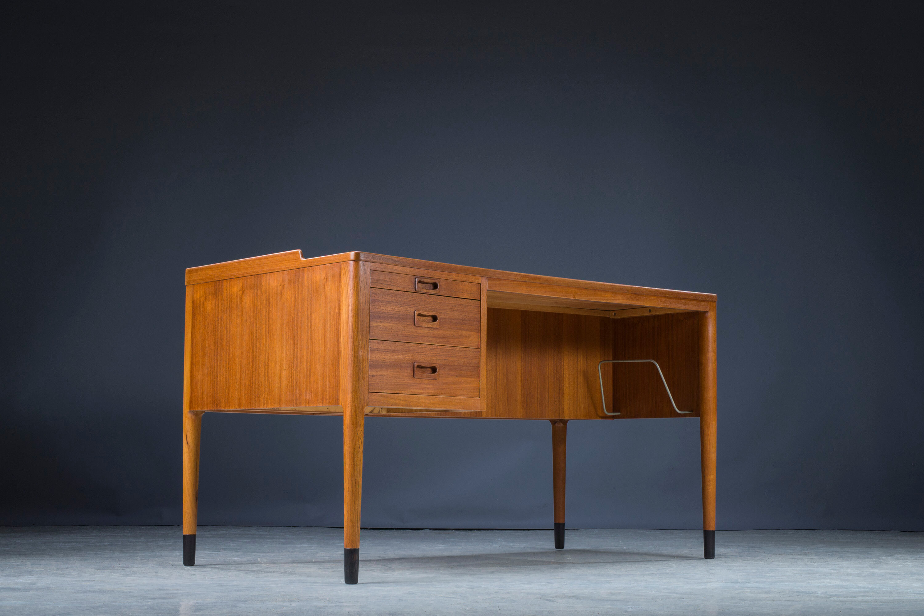 Asymmetrical Mid-Century Teak Desk with Bar, 1960s