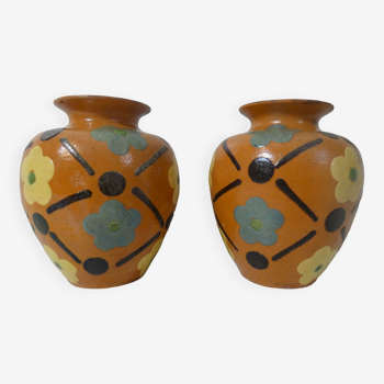 paire de vases en terre cuite vernissée