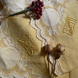 Nappe et 12 serviettes couleur paille annees 50.