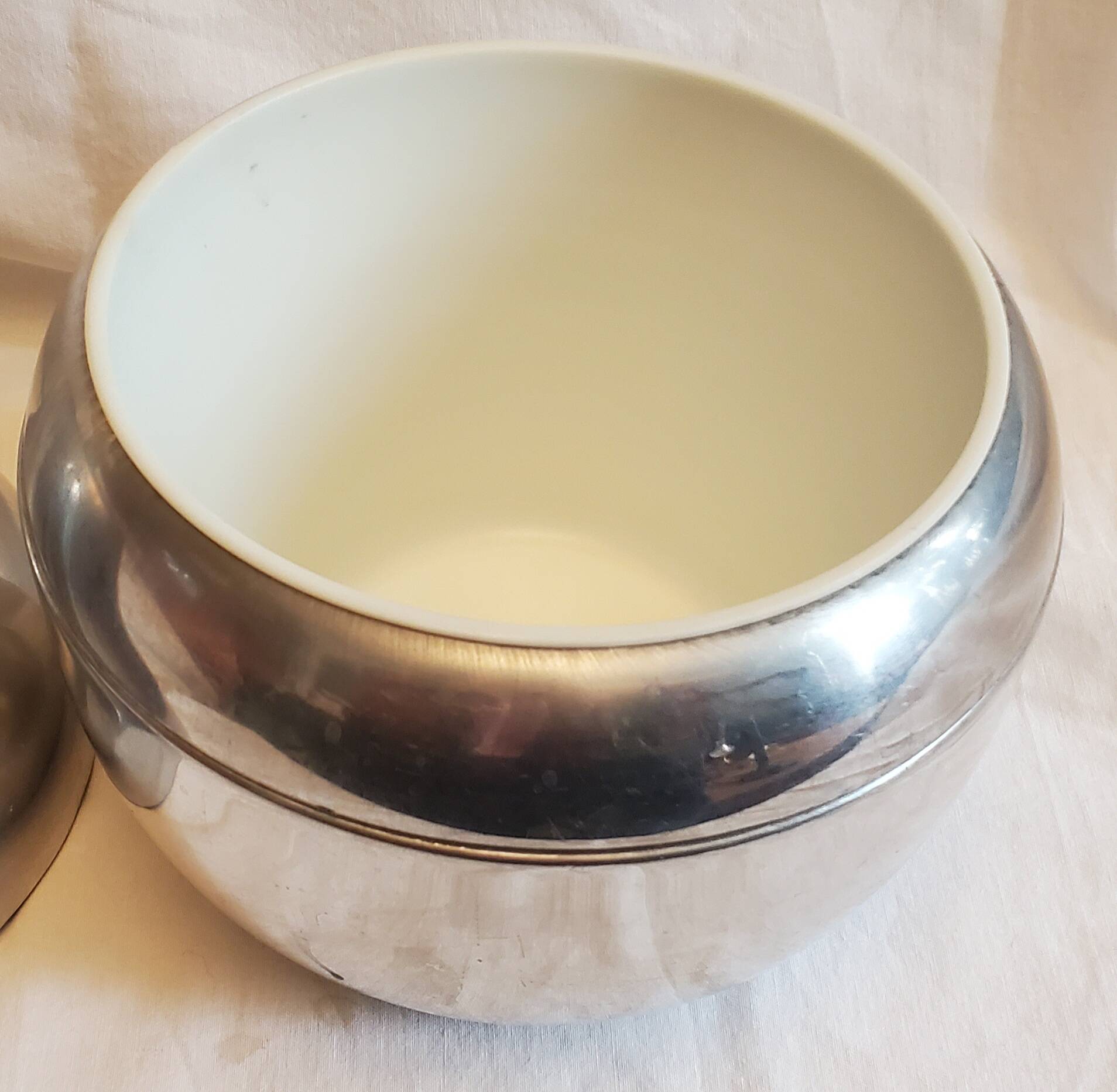 Old vintage 1970s aluminum ice bucket pear