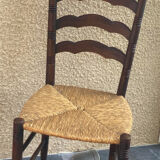 Set of mulched chairs with a straight back