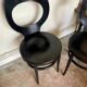 2 chaises "Mouette" par Baumann en bois noir