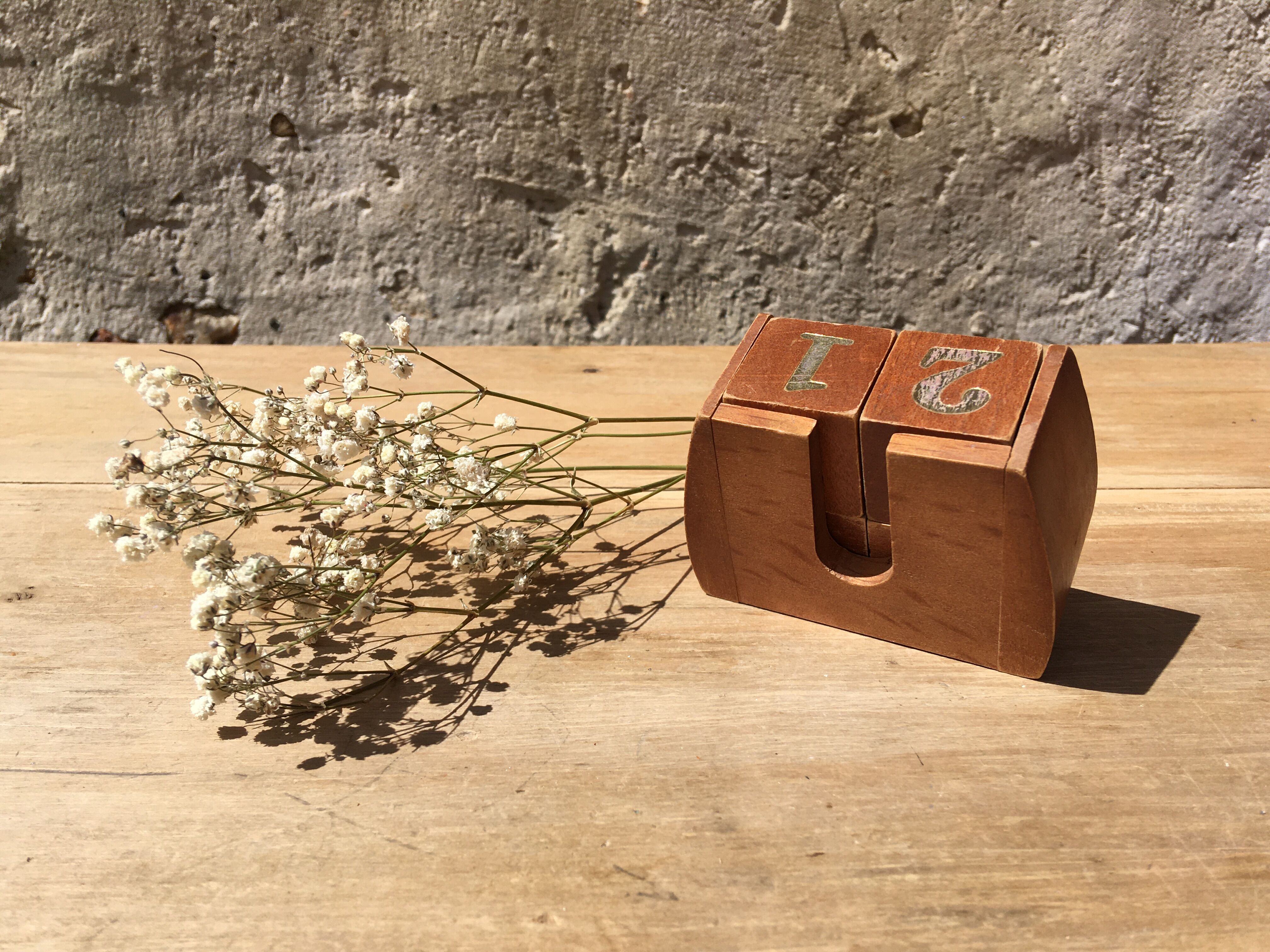 Calendrier perpétuel en bois